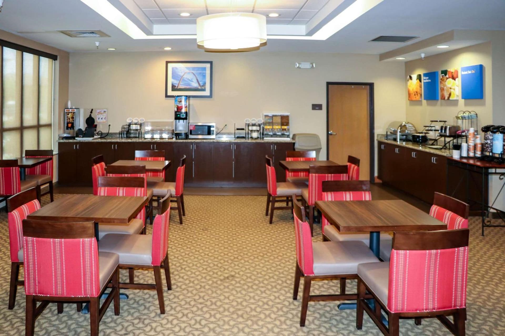 Comfort Inn & Suites Sikeston I-55 interior in Sikeston, MO — gallery photo 2