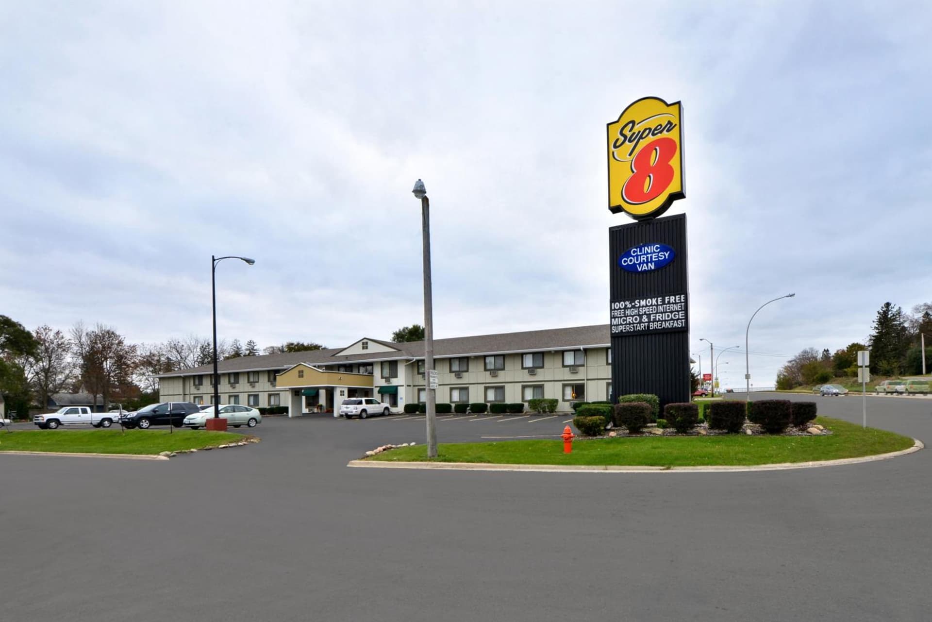 Super 8 by Wyndham Rochester Mayo Clinic Area gallery photo in Rochester, MN — image 23