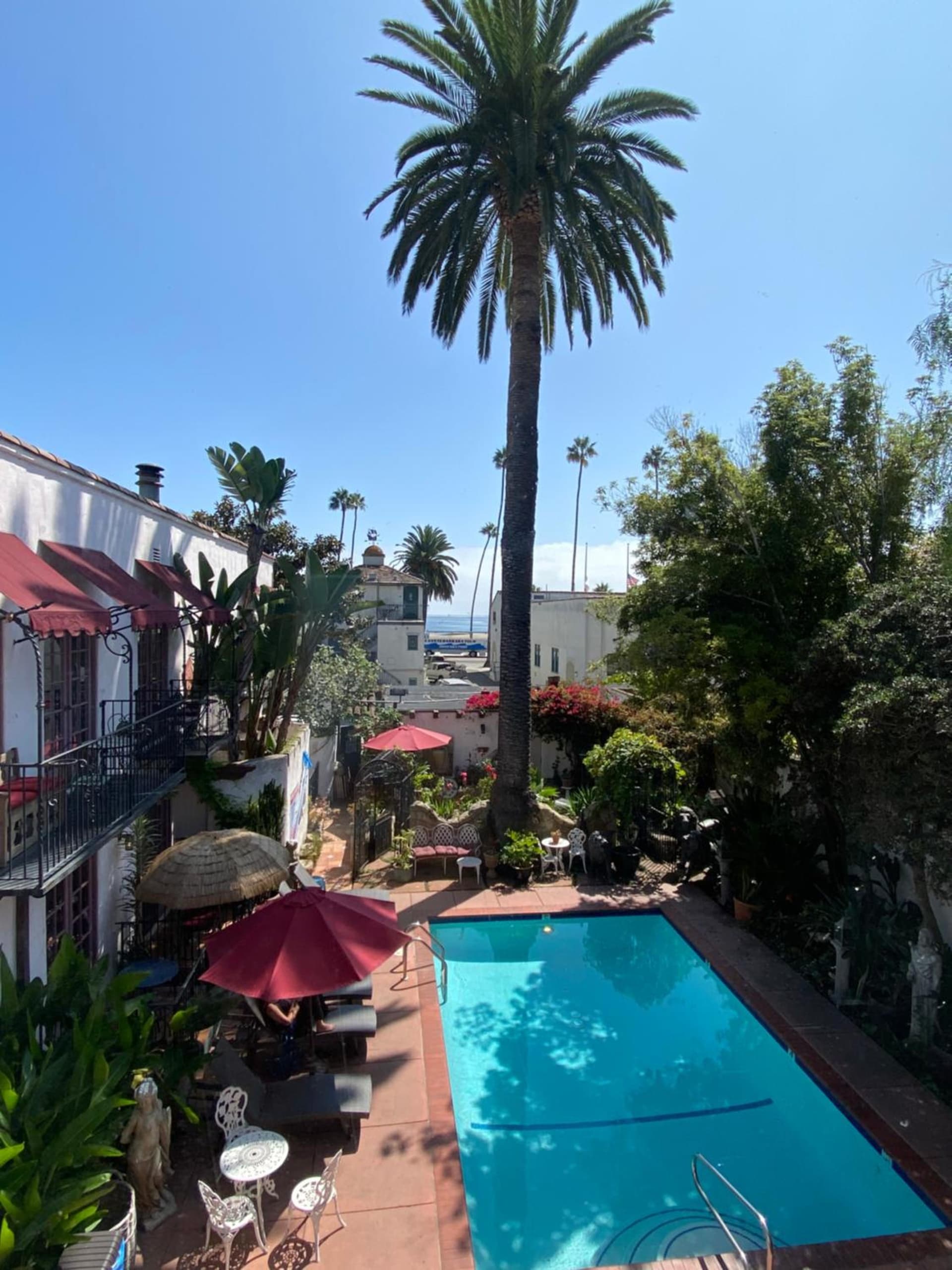 Villa Rosa Inn interior in Santa Barbara, CA — gallery photo 2