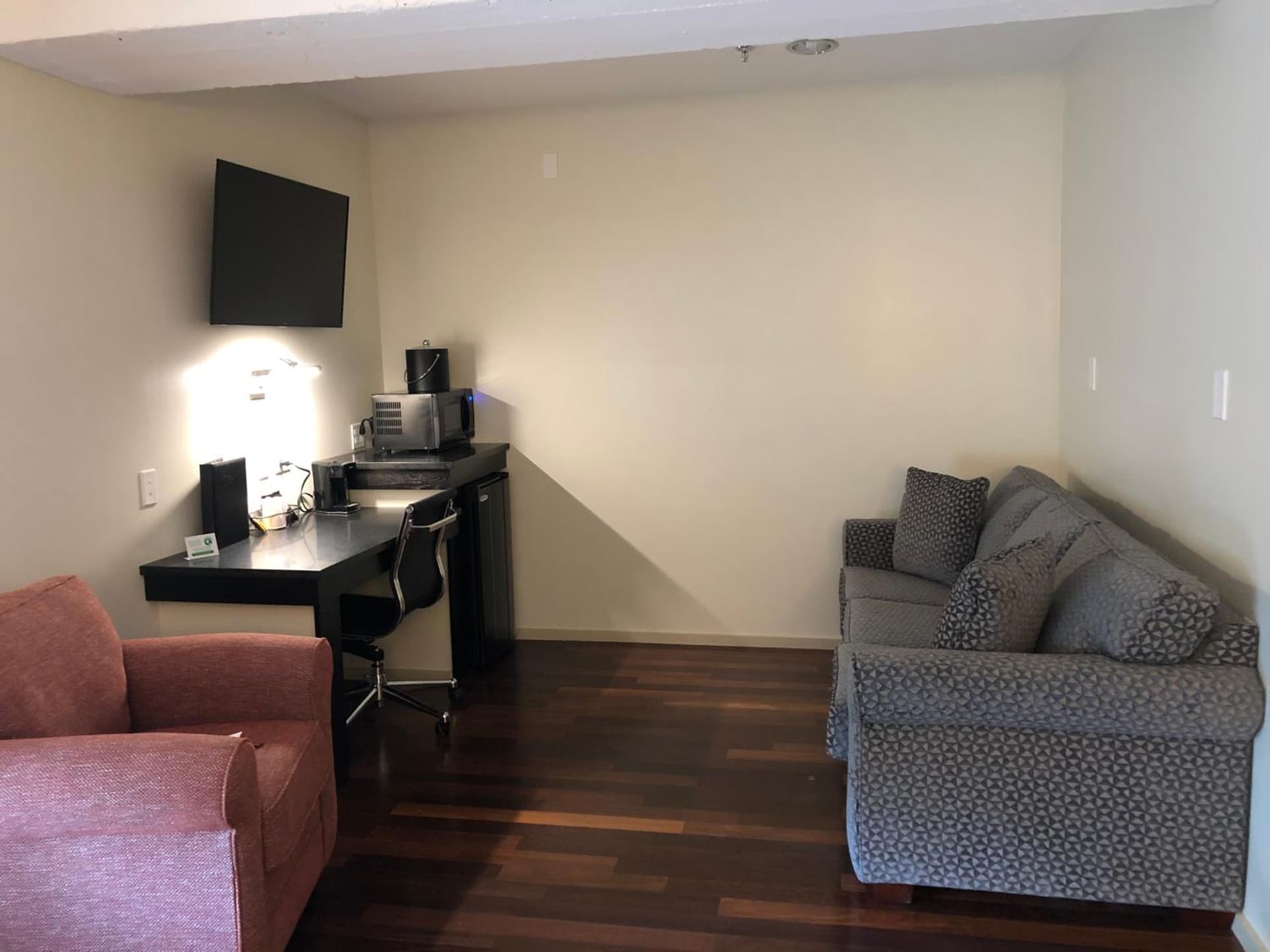 Grand Eastonian Hotel & Suites interior in Easton, PA — gallery photo 2