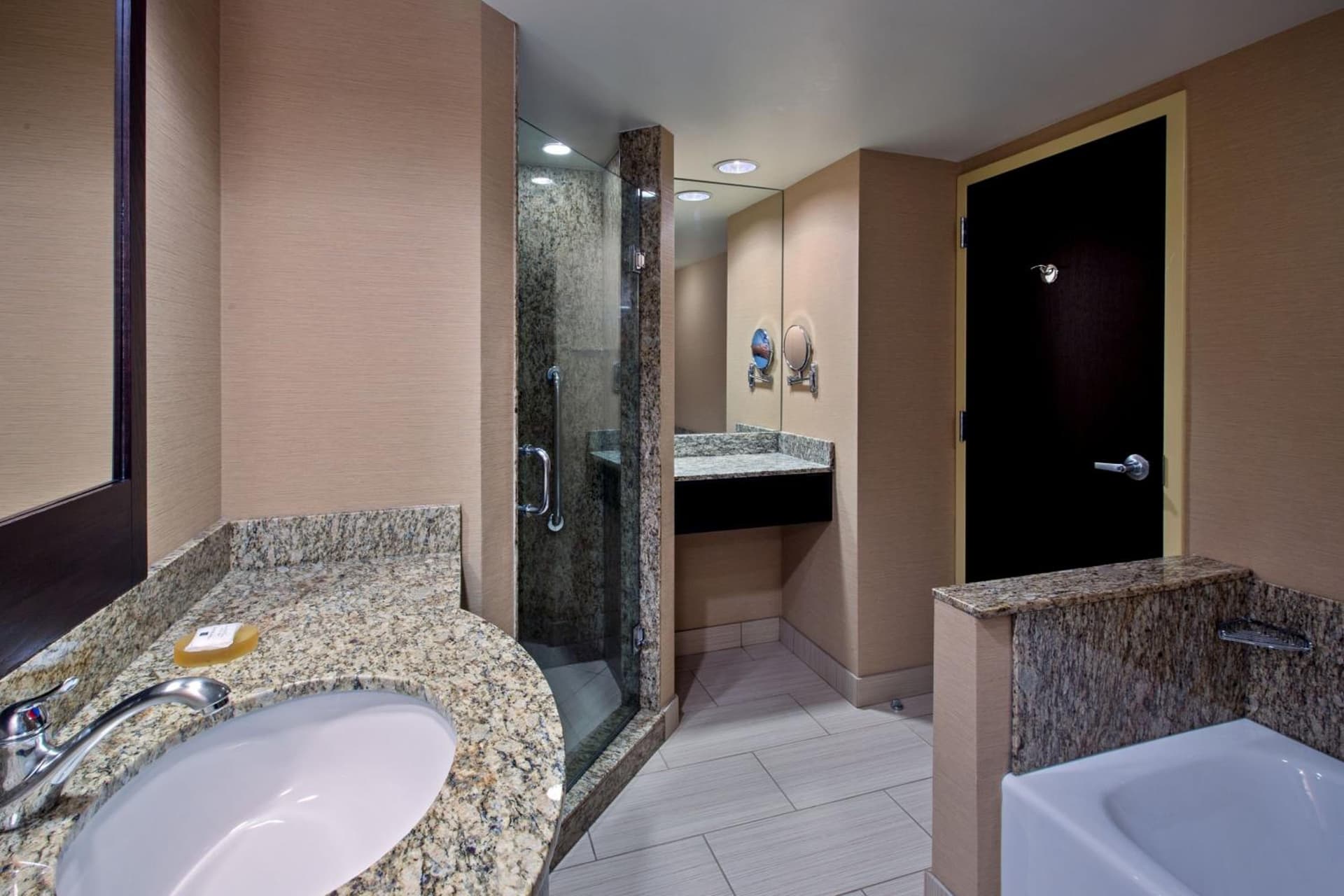 Crowne Plaza Hotel Glen Ellyn/Lombard by IHG gallery photo in Glen Ellyn, IL — image 42