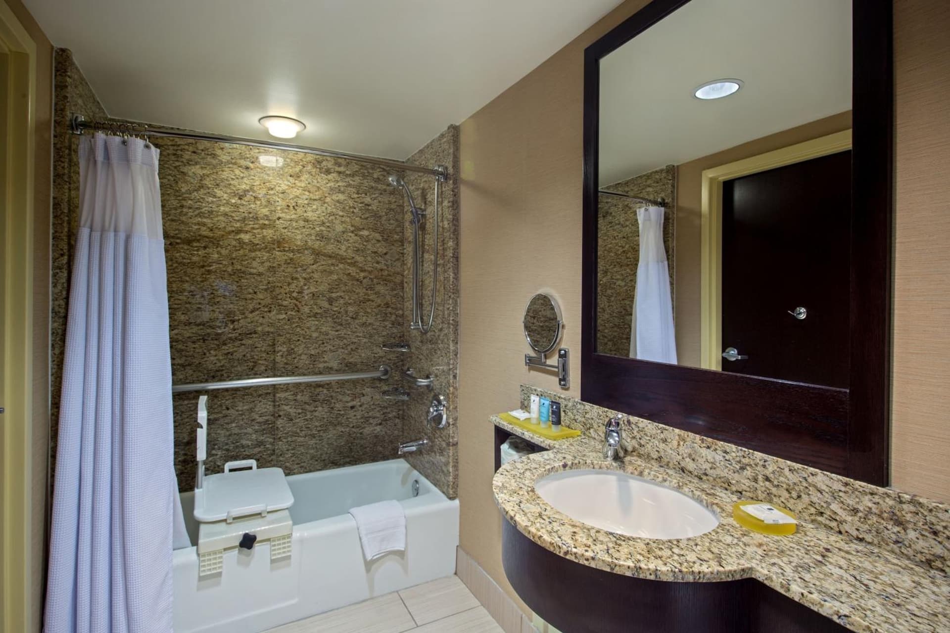 Crowne Plaza Hotel Glen Ellyn/Lombard by IHG gallery photo in Glen Ellyn, IL — image 10