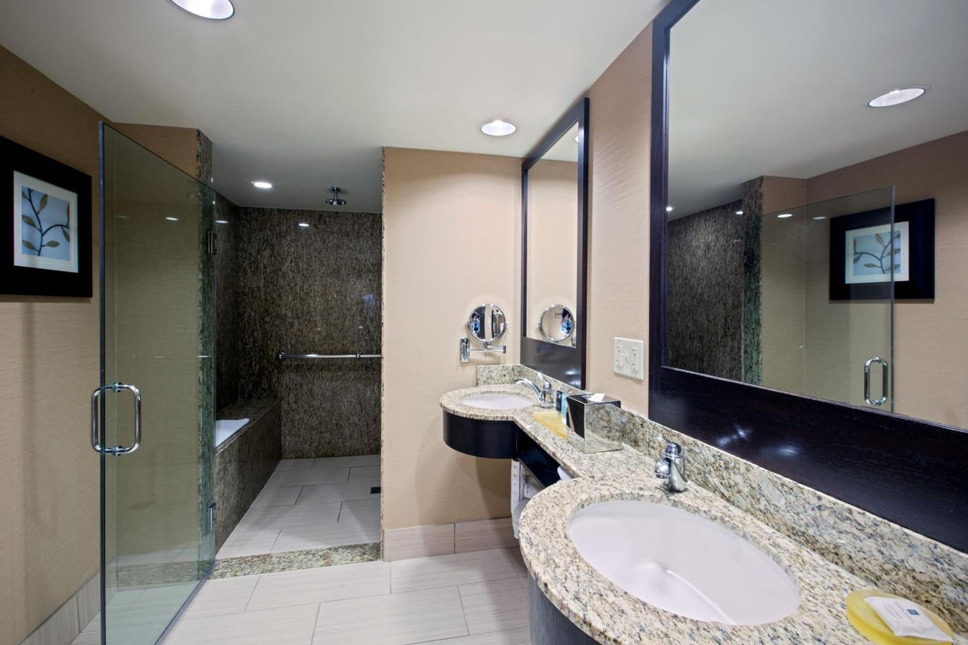 Crowne Plaza Hotel Glen Ellyn/Lombard by IHG gallery photo in Glen Ellyn, IL — image 22