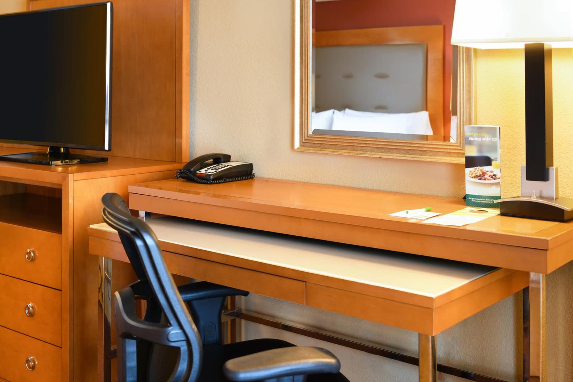 Holiday Inn & Suites Oakland - Airport by IHG interior in Oakland, CA — gallery photo 2