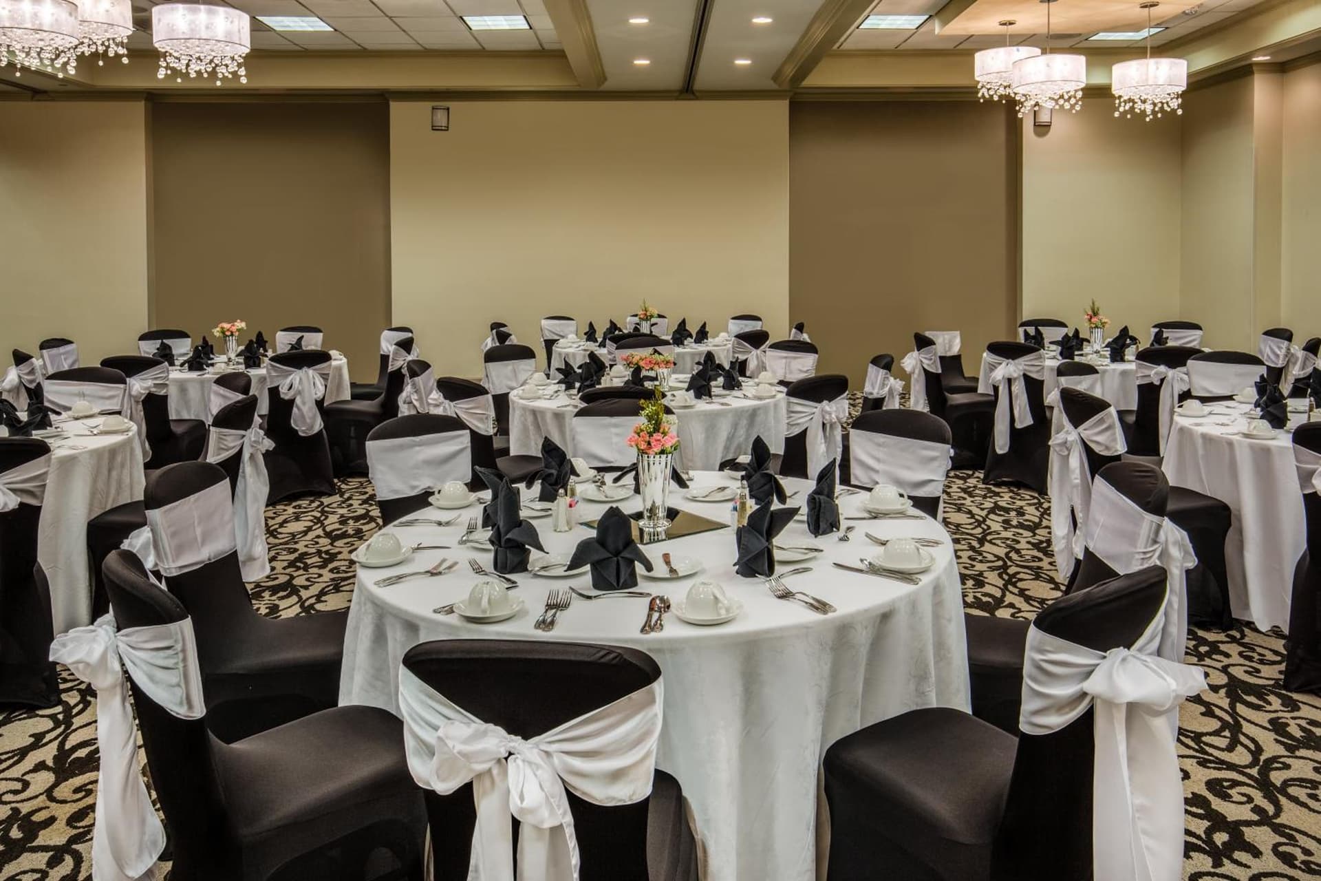 Crowne Plaza Phoenix Airport - PHX by IHG gallery photo in Phoenix, AZ — image 73