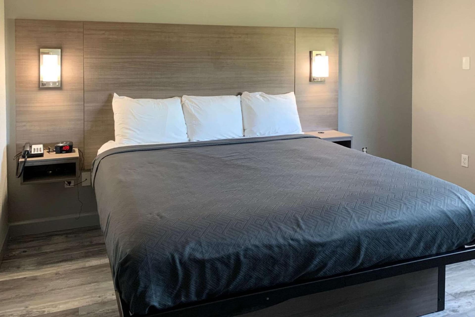 Suburban Studios near Panama City Beach property views in Panama City, FL — gallery photo 3