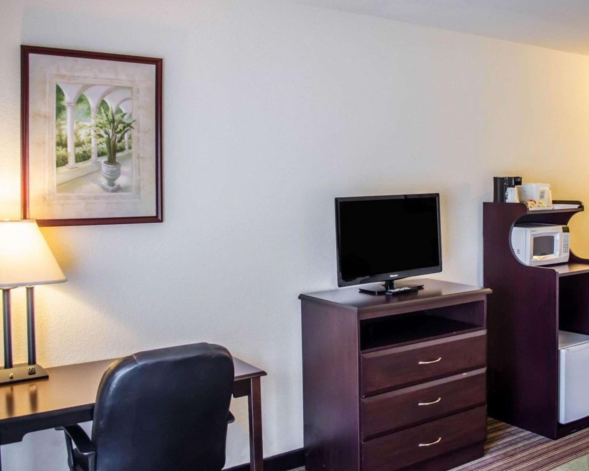Quality Inn & Suites Pensacola Bayview gallery photo in Pensacola, FL — image 33