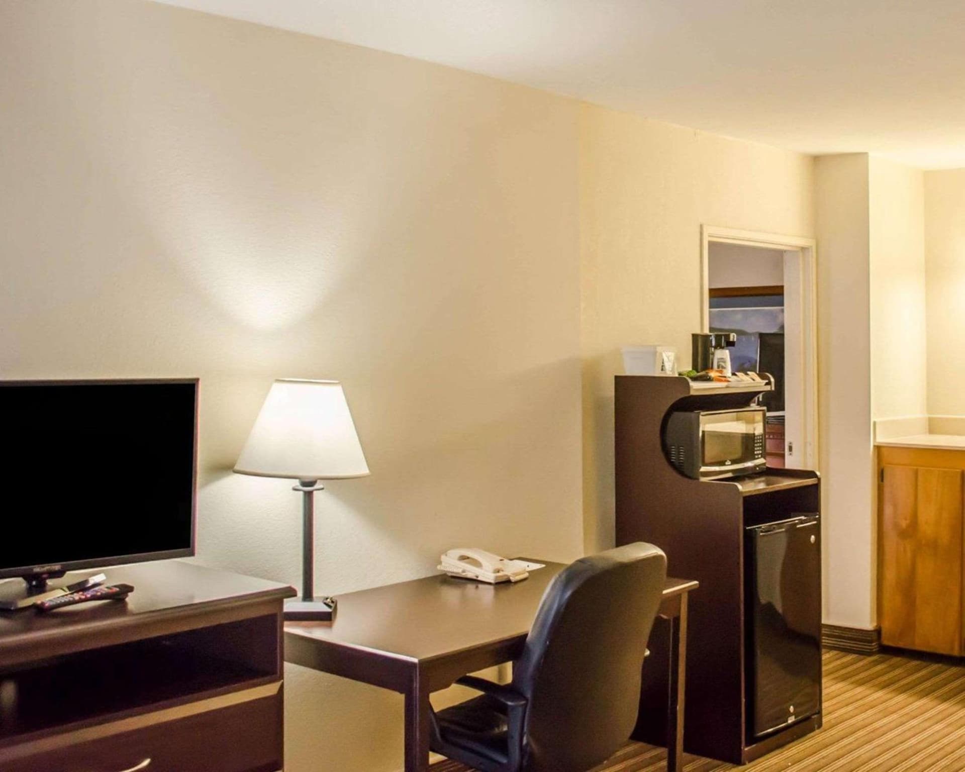 Quality Inn & Suites Pensacola Bayview property views in Pensacola, FL — gallery photo 3