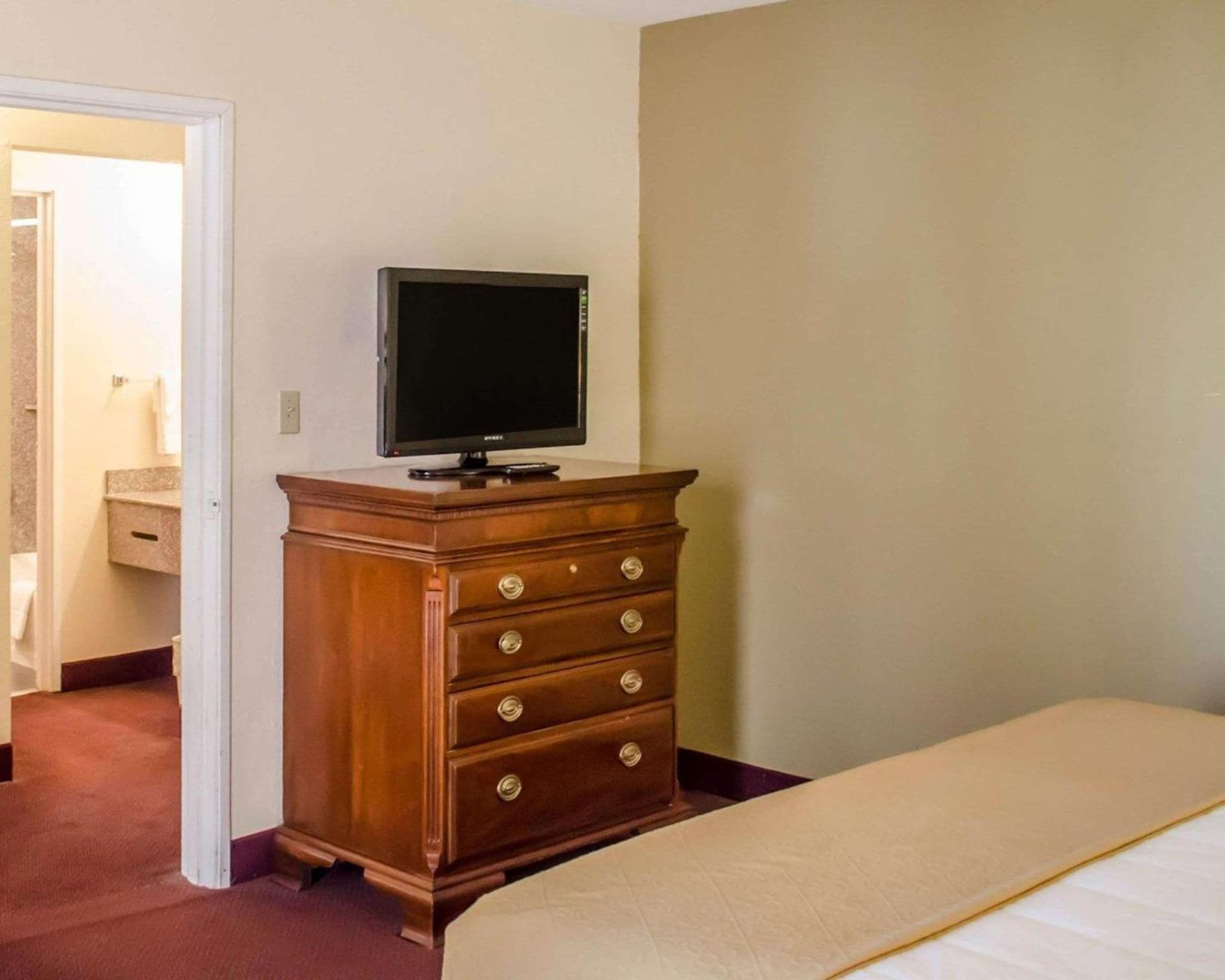 Quality Inn & Suites Pensacola Bayview gallery photo in Pensacola, FL — image 17