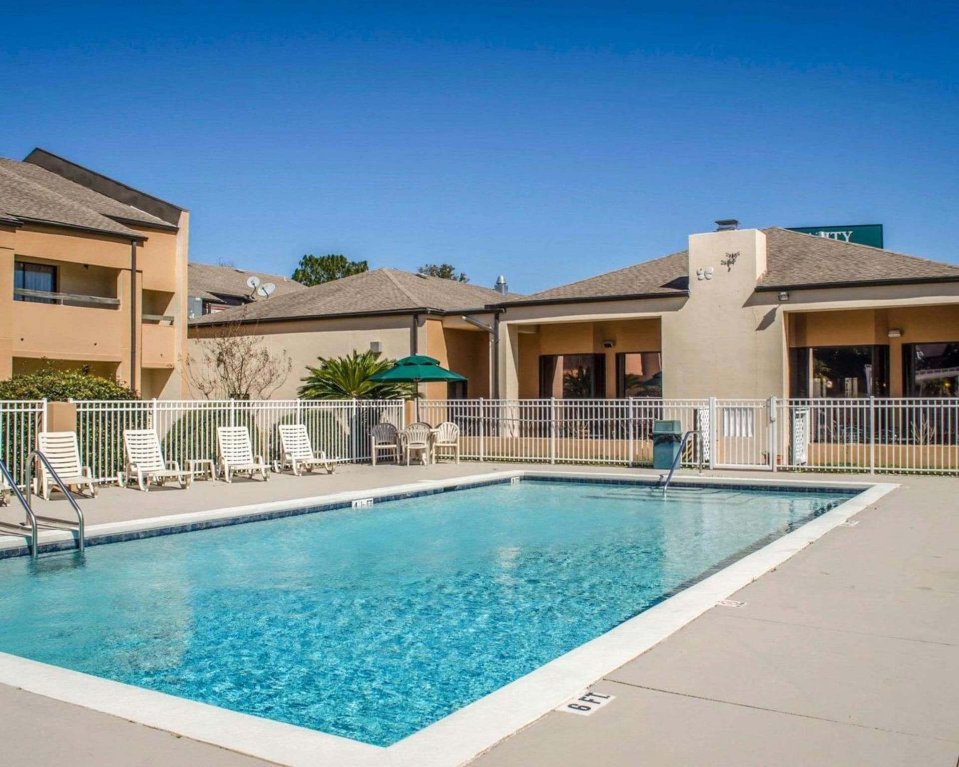 Quality Inn & Suites Pensacola Bayview gallery photo in Pensacola, FL — image 32