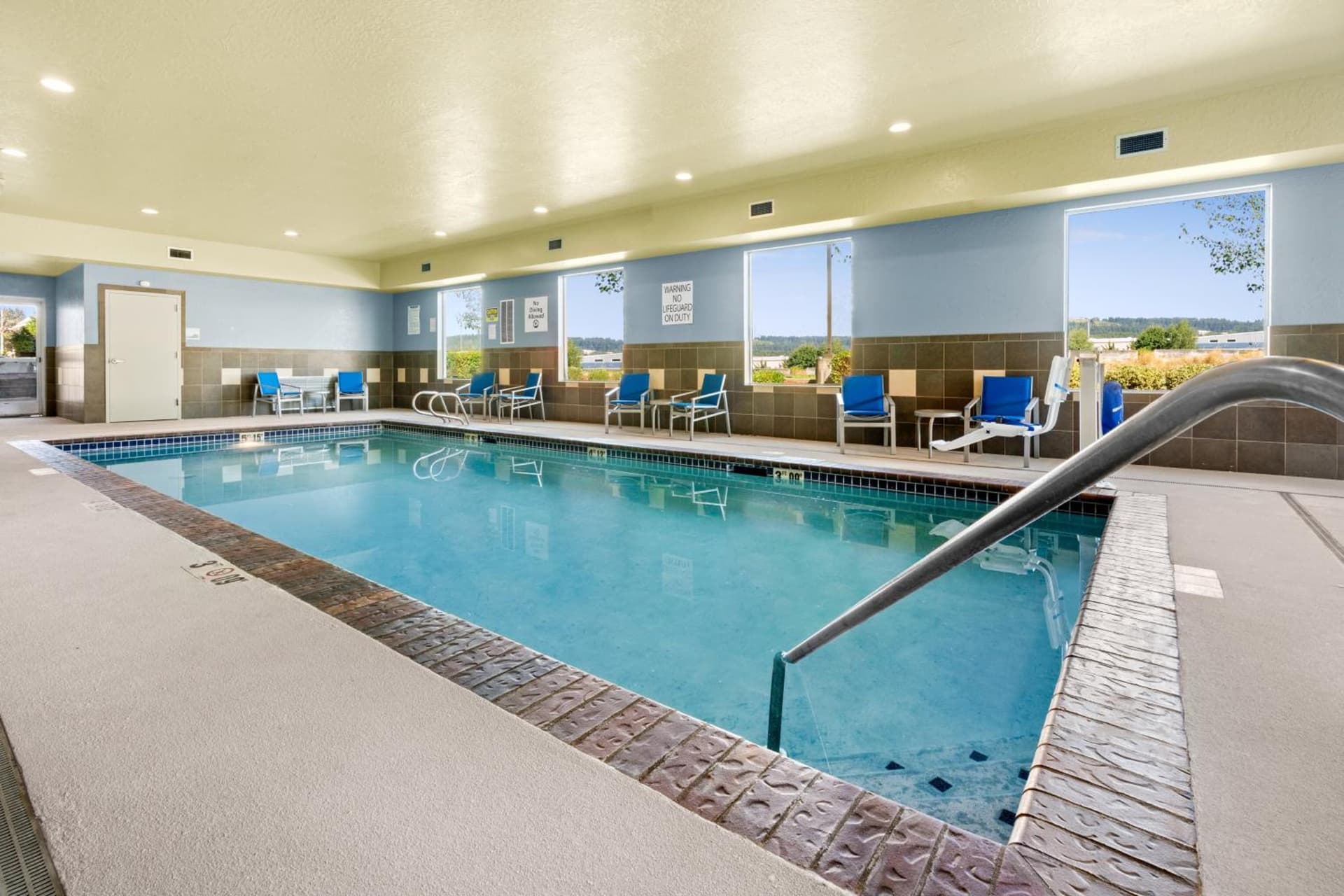 Holiday Inn Express and Suites Sumner by IHG gallery photo in Sumner, WA — image 6