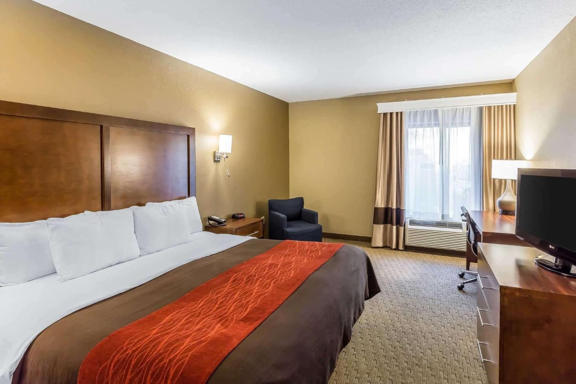 Comfort Inn & Suites Dalton West interior in Dalton, GA — gallery photo 2