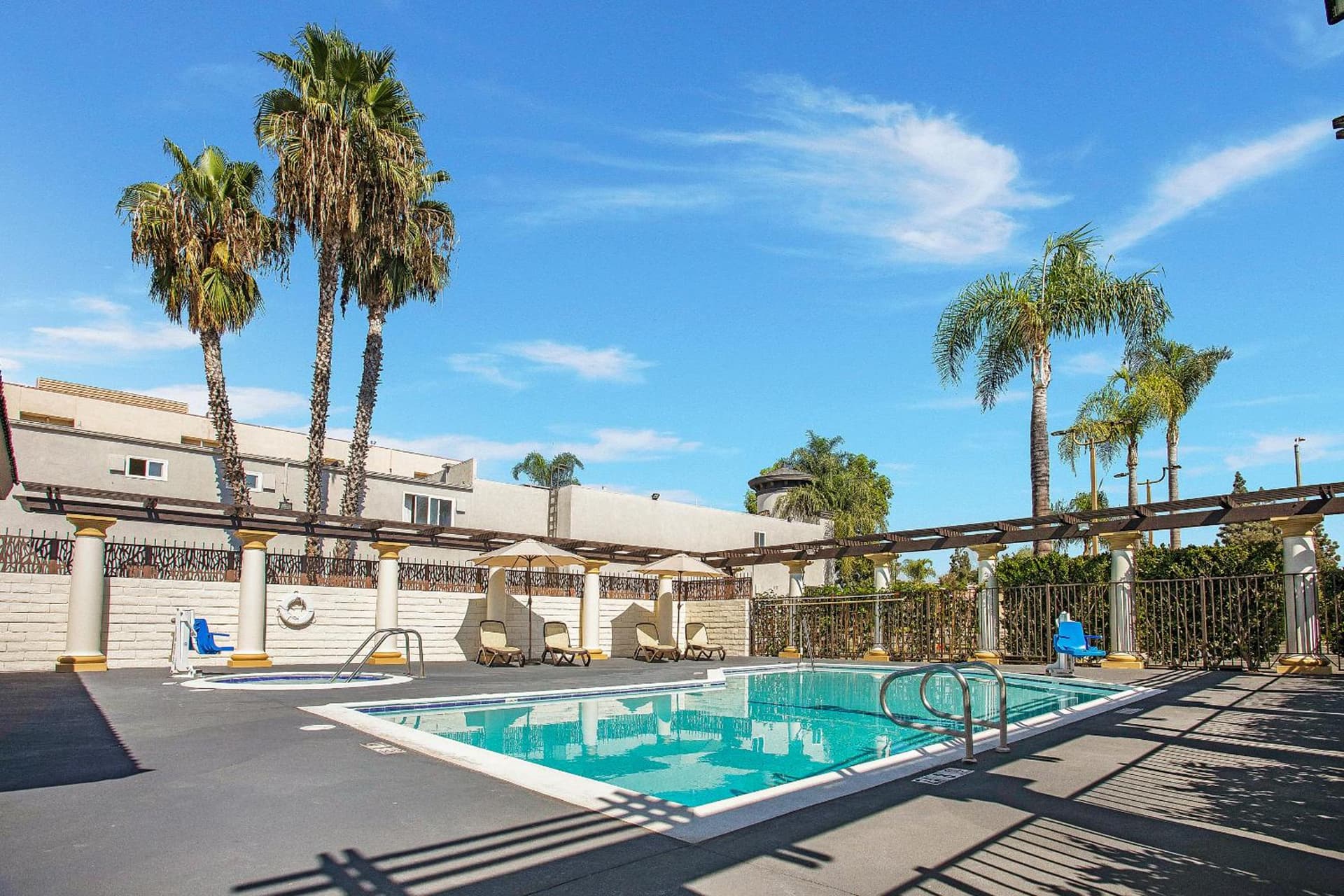 Stanford Inn & Suites Anaheim interior in Anaheim, CA — gallery photo 2