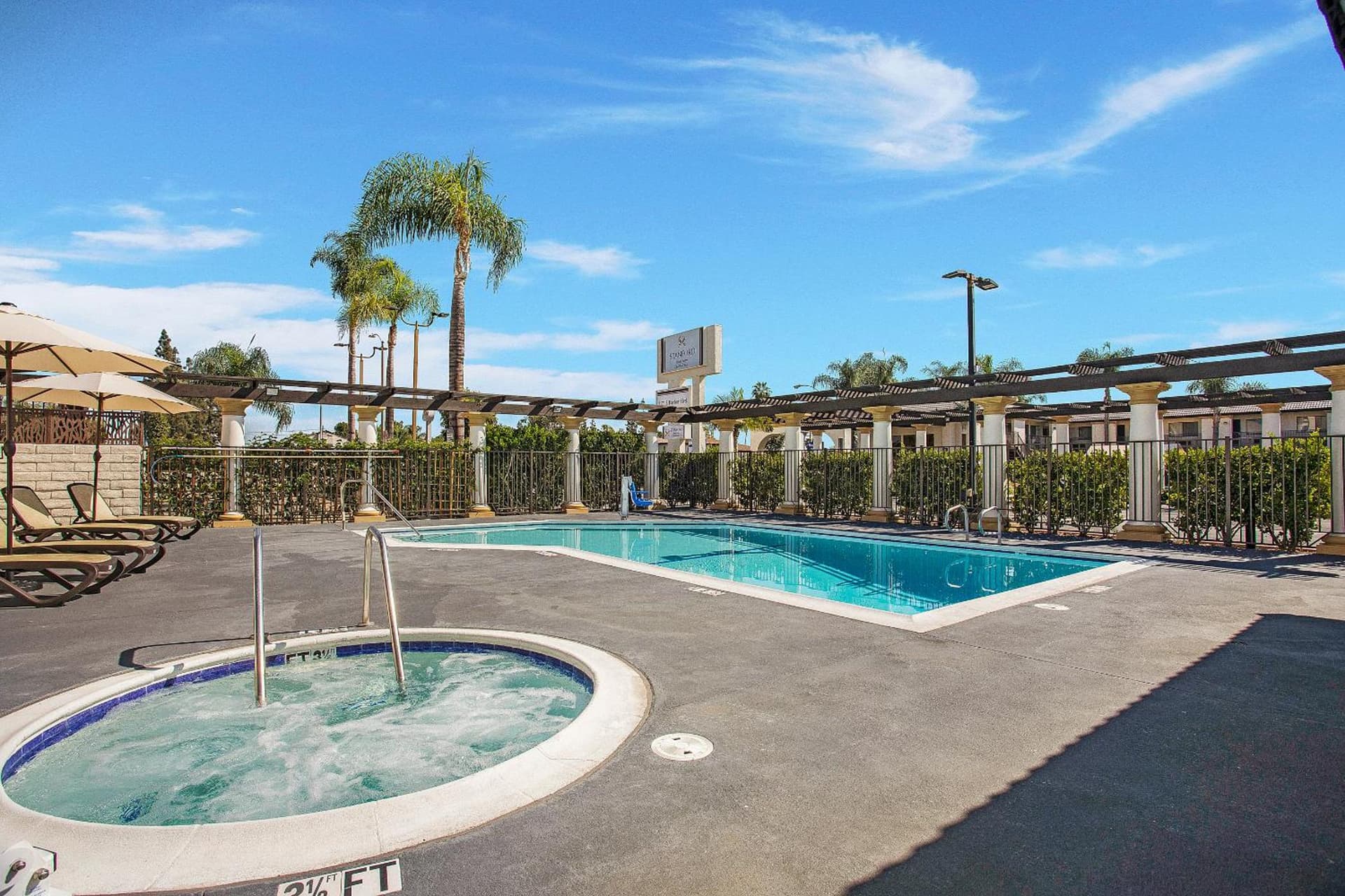 Stanford Inn & Suites Anaheim property views in Anaheim, CA — gallery photo 3