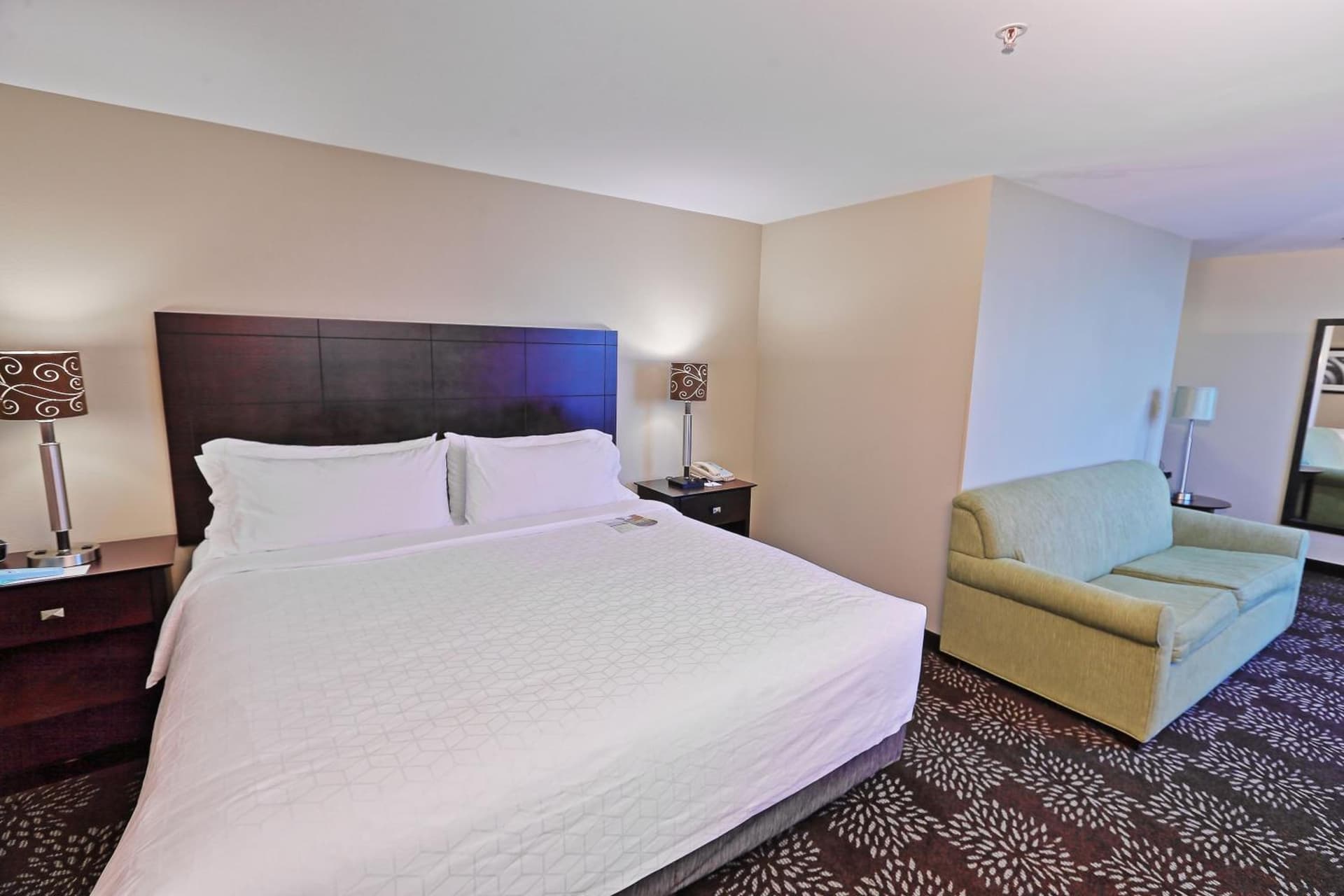 Holiday Inn Express Pittsburgh West - Greentree by IHG interior in Pittsburgh, PA — gallery photo 2