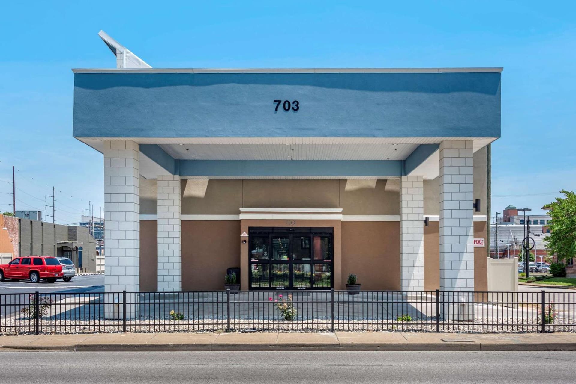 Quality Inn & Suites Evansville Downtown interior in Evansville, IN — gallery photo 2