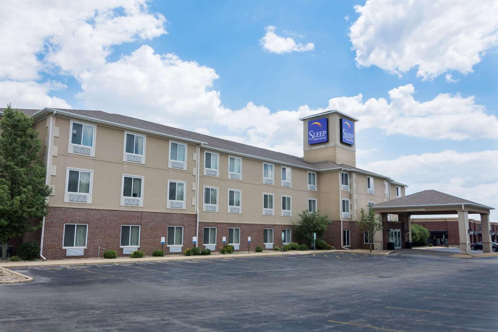 Sleep Inn & Suites Washington near Peoria property views in Washington, IL — gallery photo 3