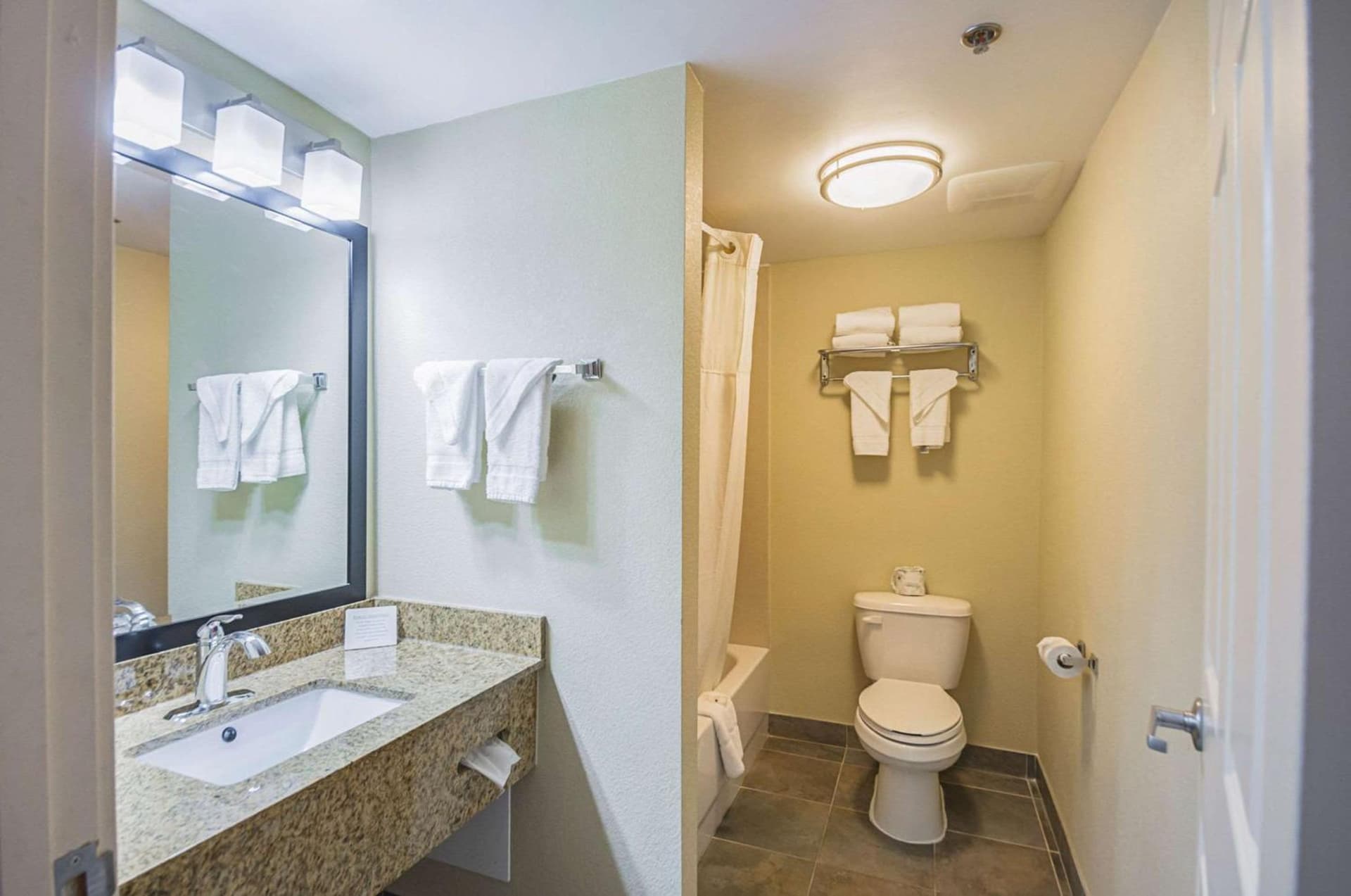 Quality Inn & Suites Hagerstown gallery photo in Hagerstown, MD — image 23