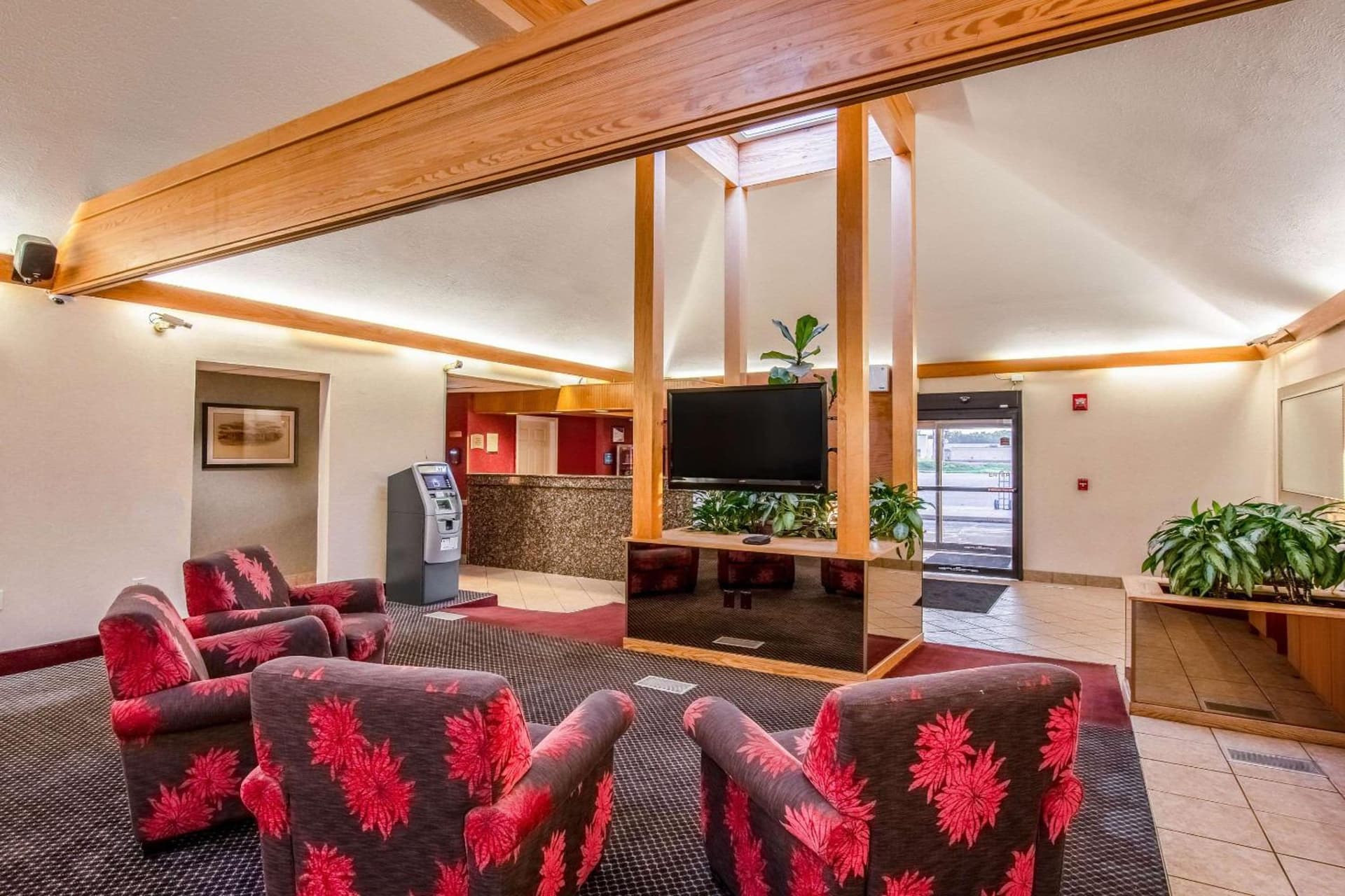 Country Inn & Suites by Radisson, Muskegon, MI interior in Muskegon, MI — gallery photo 2