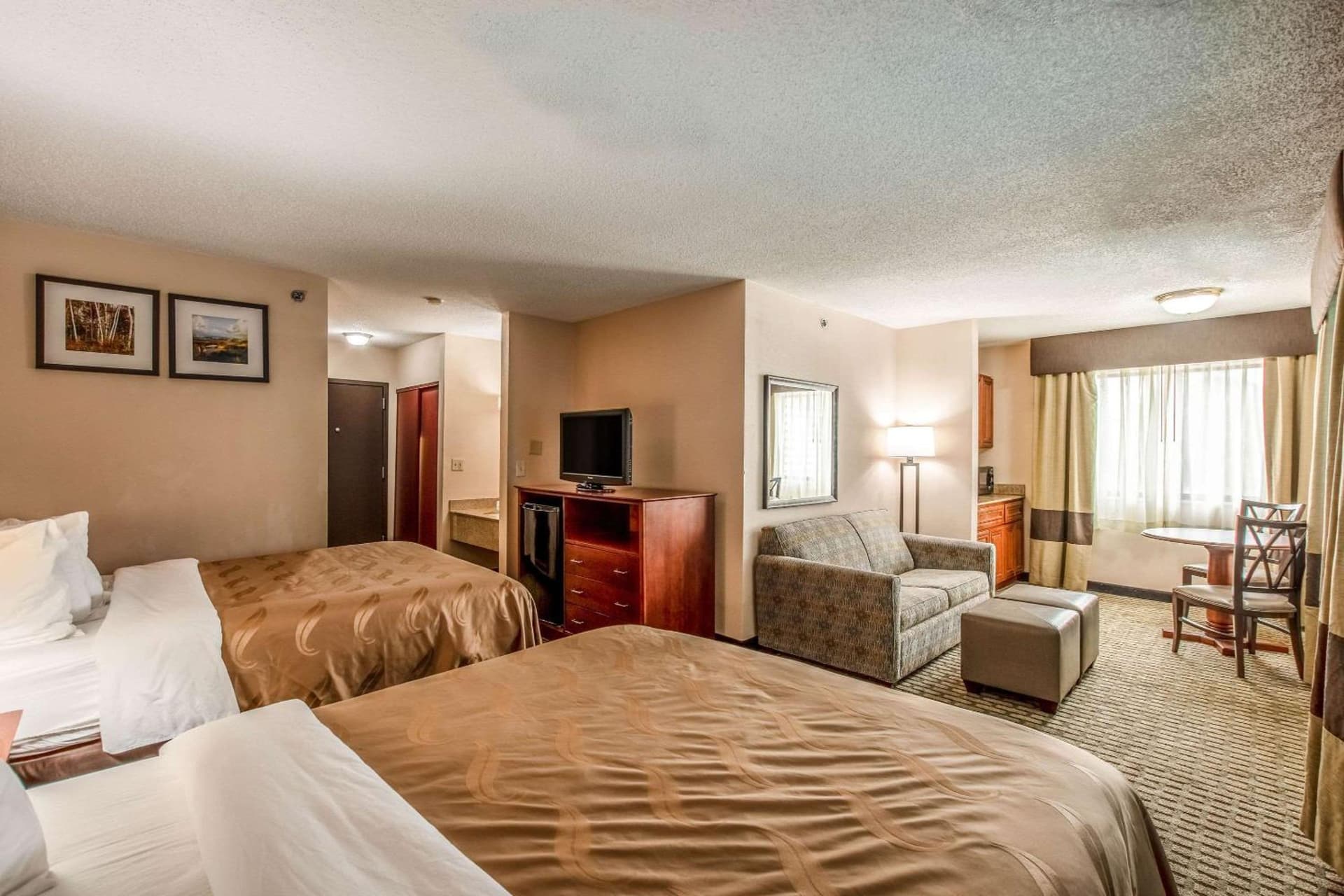 Country Inn & Suites by Radisson, Muskegon, MI interior in Muskegon, MI — gallery photo 2