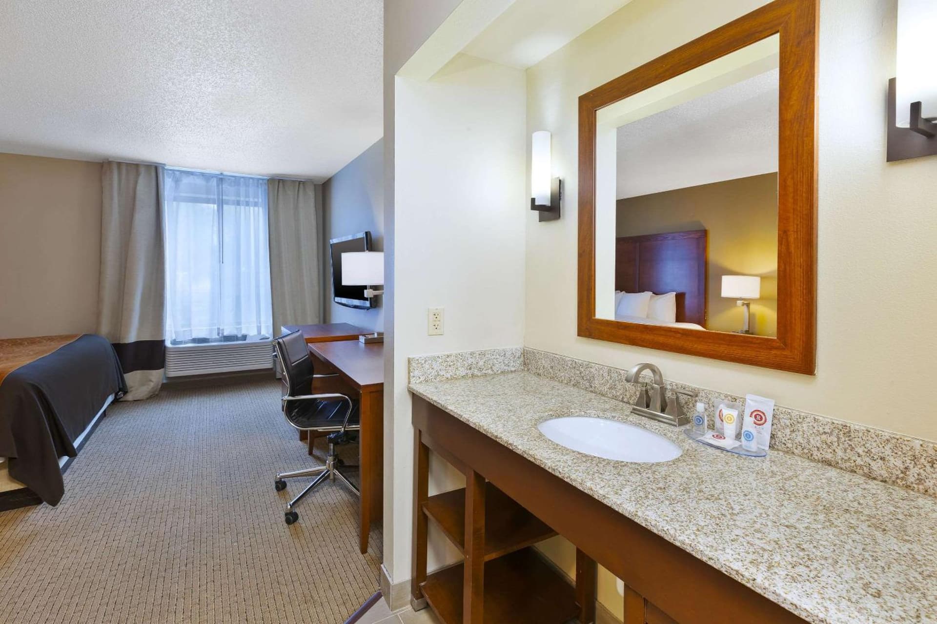 Comfort Inn & Suites Taylor - Detroit gallery photo in Taylor, MI — image 19