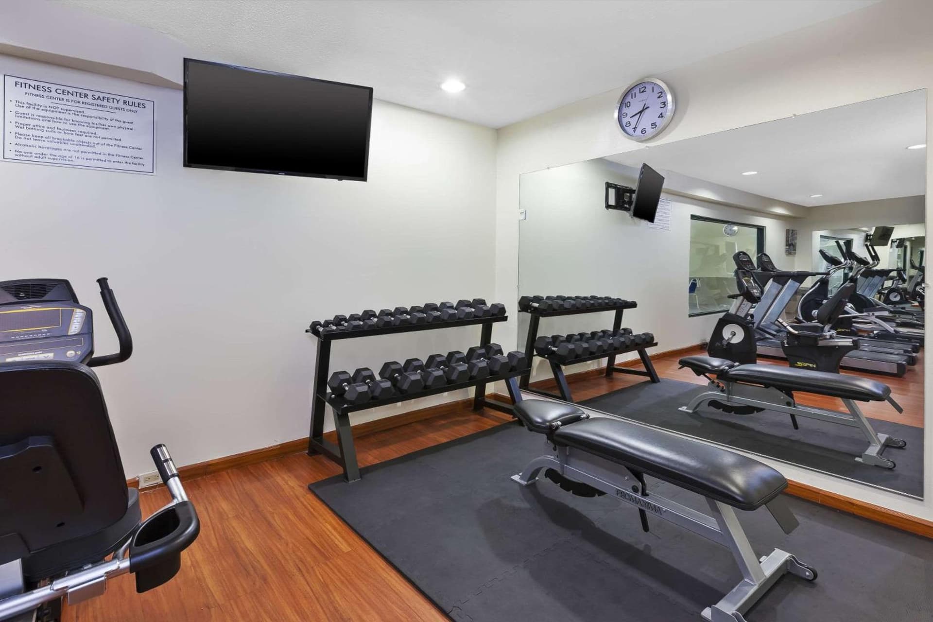Comfort Inn & Suites Taylor - Detroit interior in Taylor, MI — gallery photo 2