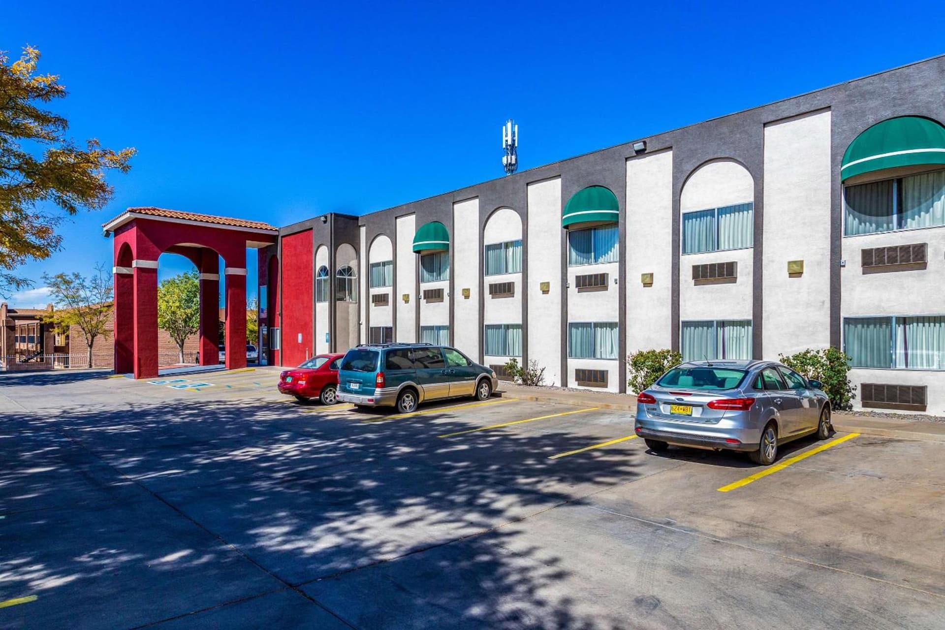 Econo Lodge Inn & Suites Albuquerque East I-40 Eubank Exit property views in Albuquerque, NM — gallery photo 3