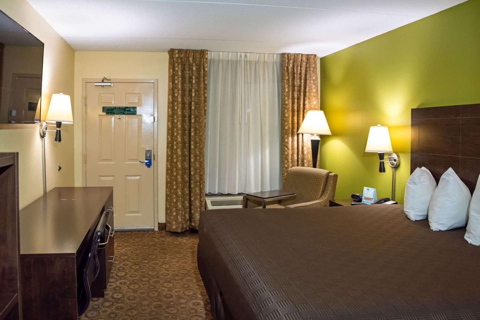 Rodeway Inn & Suites Clarksville near Governors Square Mall gallery photo in Clarksville, TN — image 14