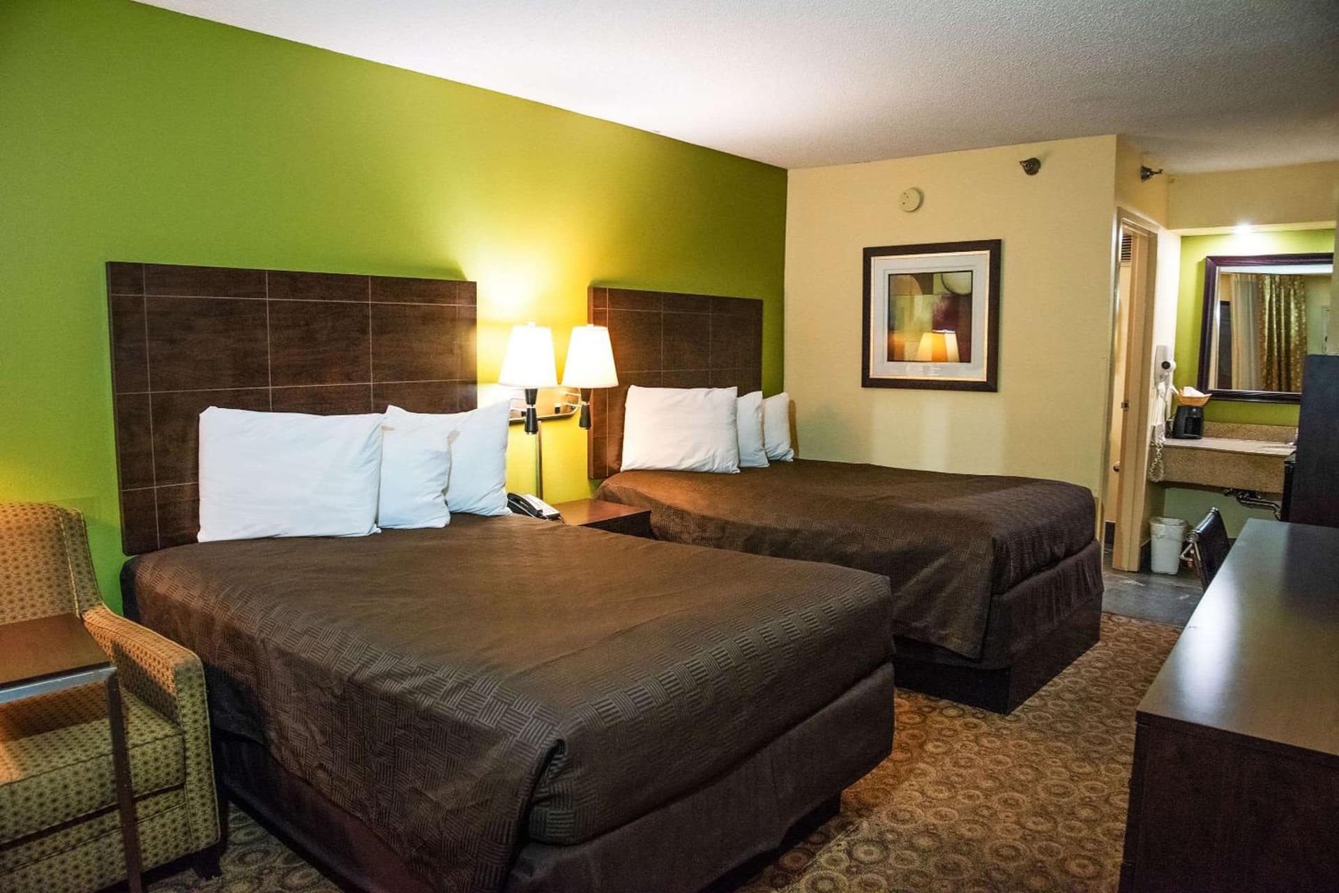 Rodeway Inn & Suites Clarksville near Governors Square Mall property views in Clarksville, TN — gallery photo 3