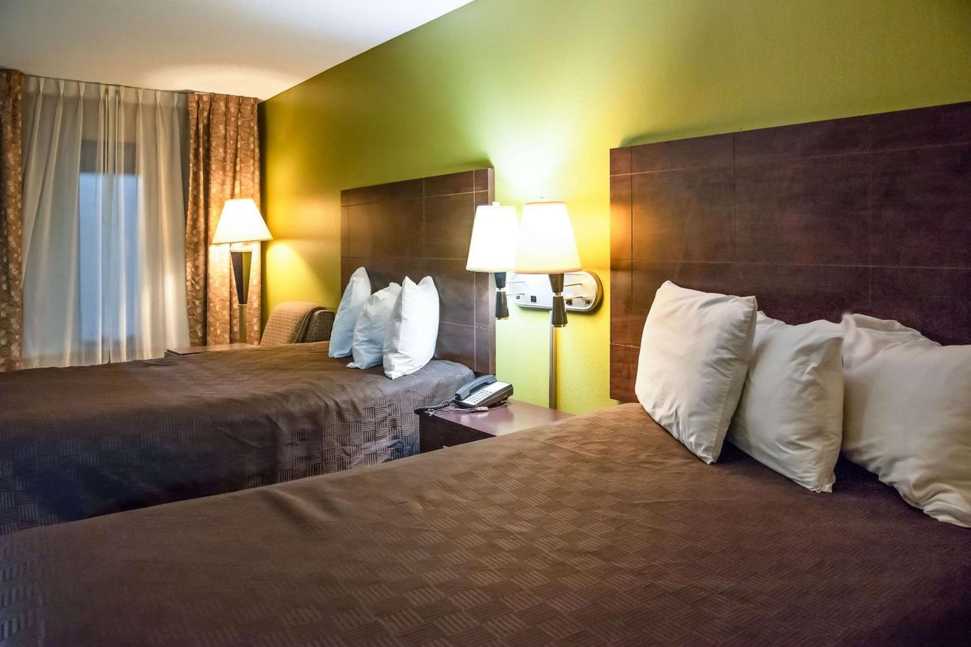 Rodeway Inn & Suites Clarksville near Governors Square Mall gallery photo in Clarksville, TN — image 19