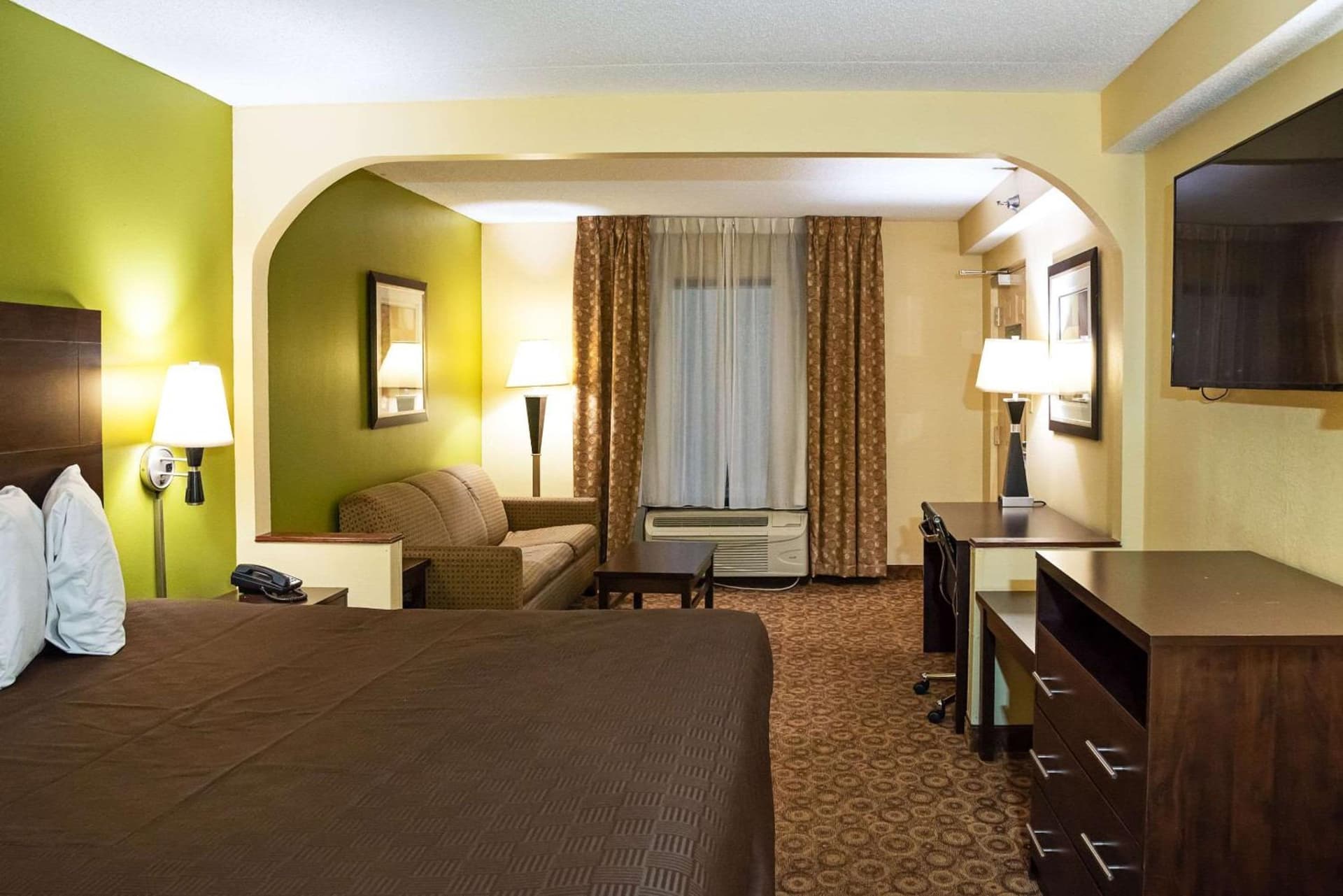 Rodeway Inn & Suites Clarksville near Governors Square Mall gallery photo in Clarksville, TN — image 6