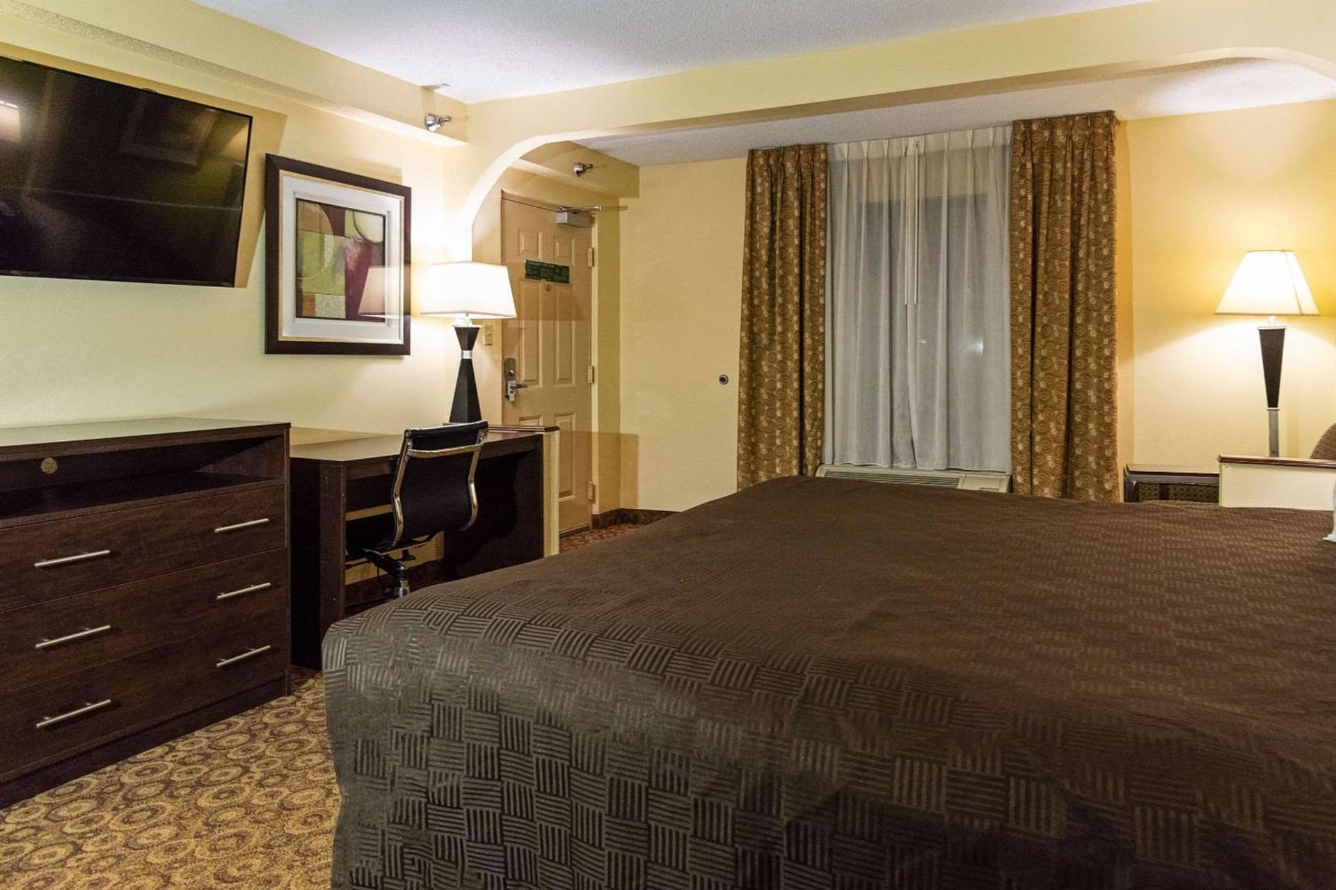 Rodeway Inn & Suites Clarksville near Governors Square Mall gallery photo in Clarksville, TN — image 12