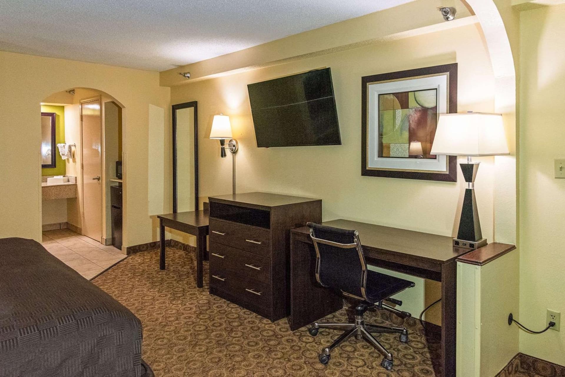 Rodeway Inn & Suites Clarksville near Governors Square Mall gallery photo in Clarksville, TN — image 11