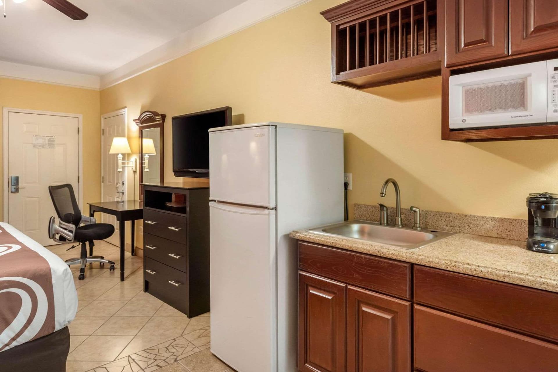 Quality Inn & Suites at The Outlets Mercedes-Weslaco gallery photo in Mercedes, TX — image 37