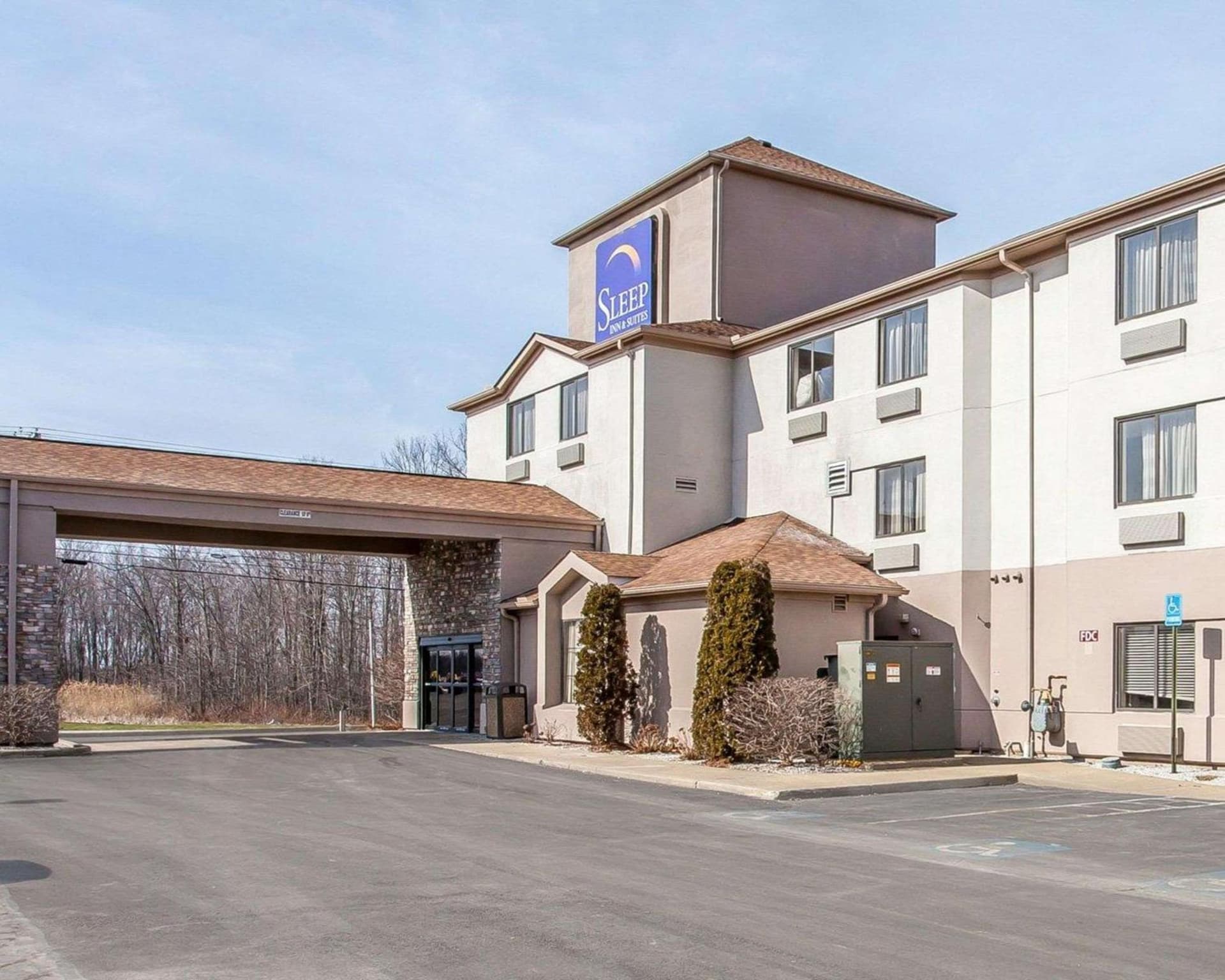 Sleep Inn & Suites Near I-90 and Ashtabula interior in Austinburg, OH — gallery photo 2