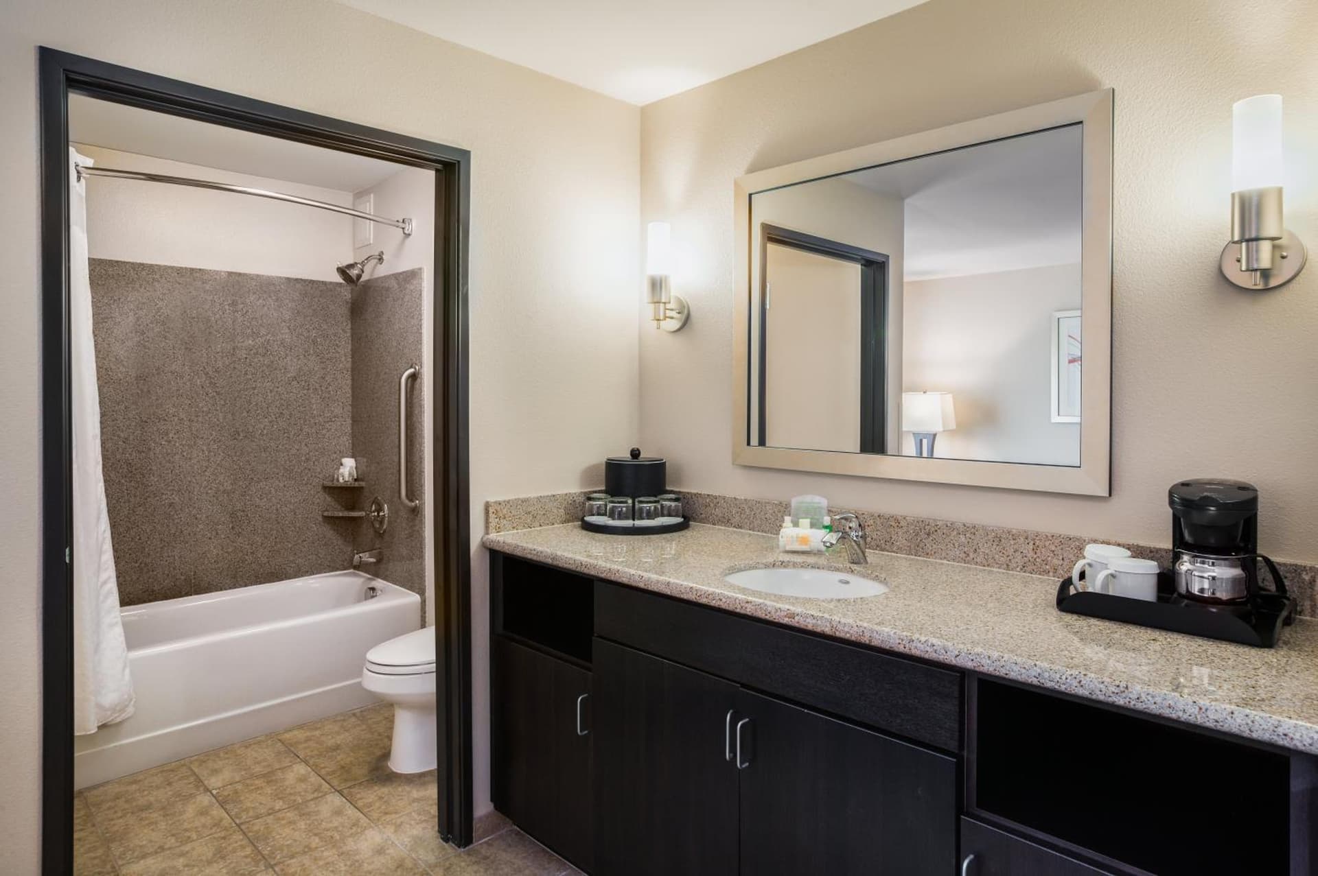 Holiday Inn Oceanside Marina Camp Pendleton by IHG gallery photo in Oceanside, CA — image 17