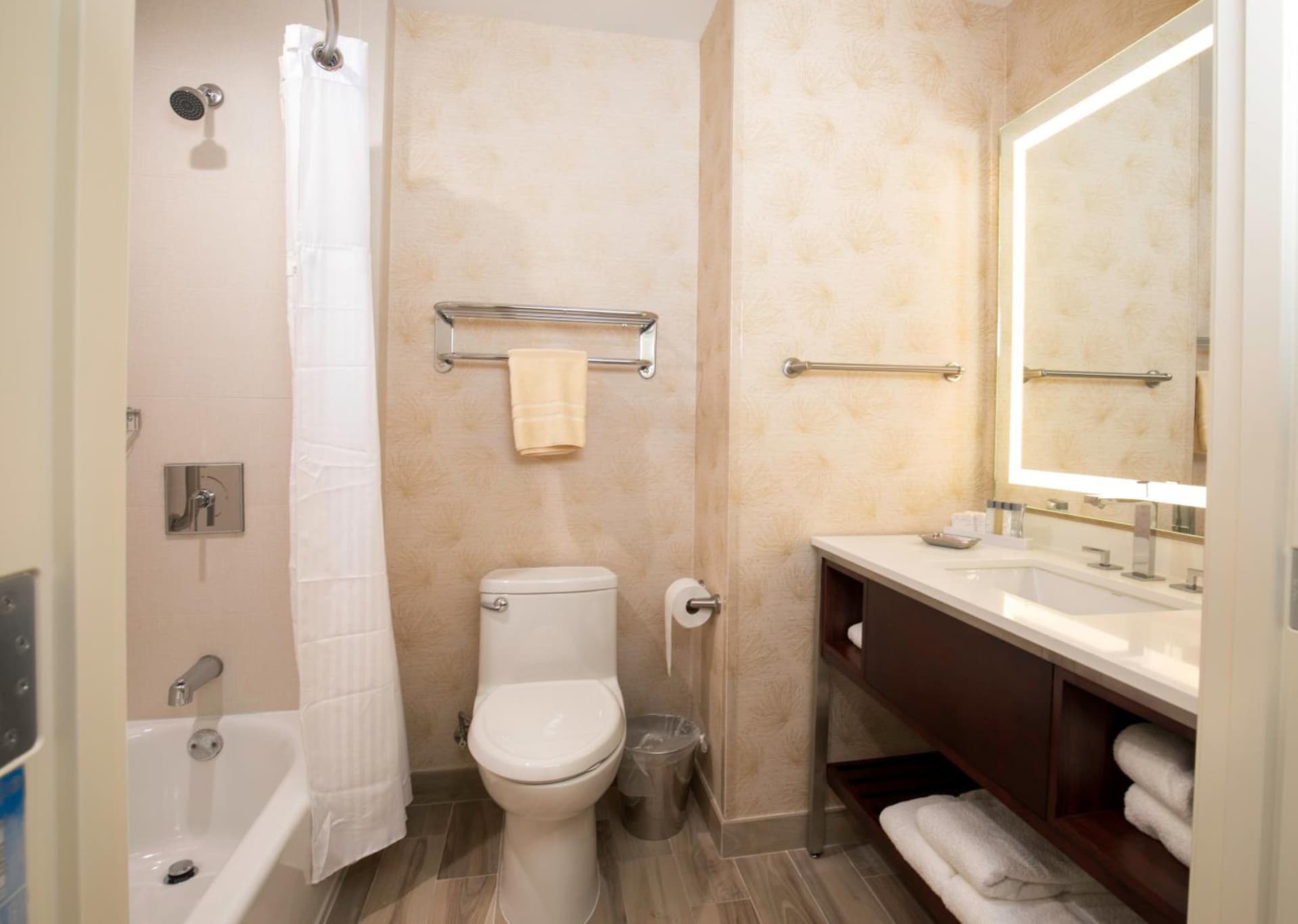 Holiday Inn El Monte - Los Angeles by IHG gallery photo in El Monte, CA — image 38