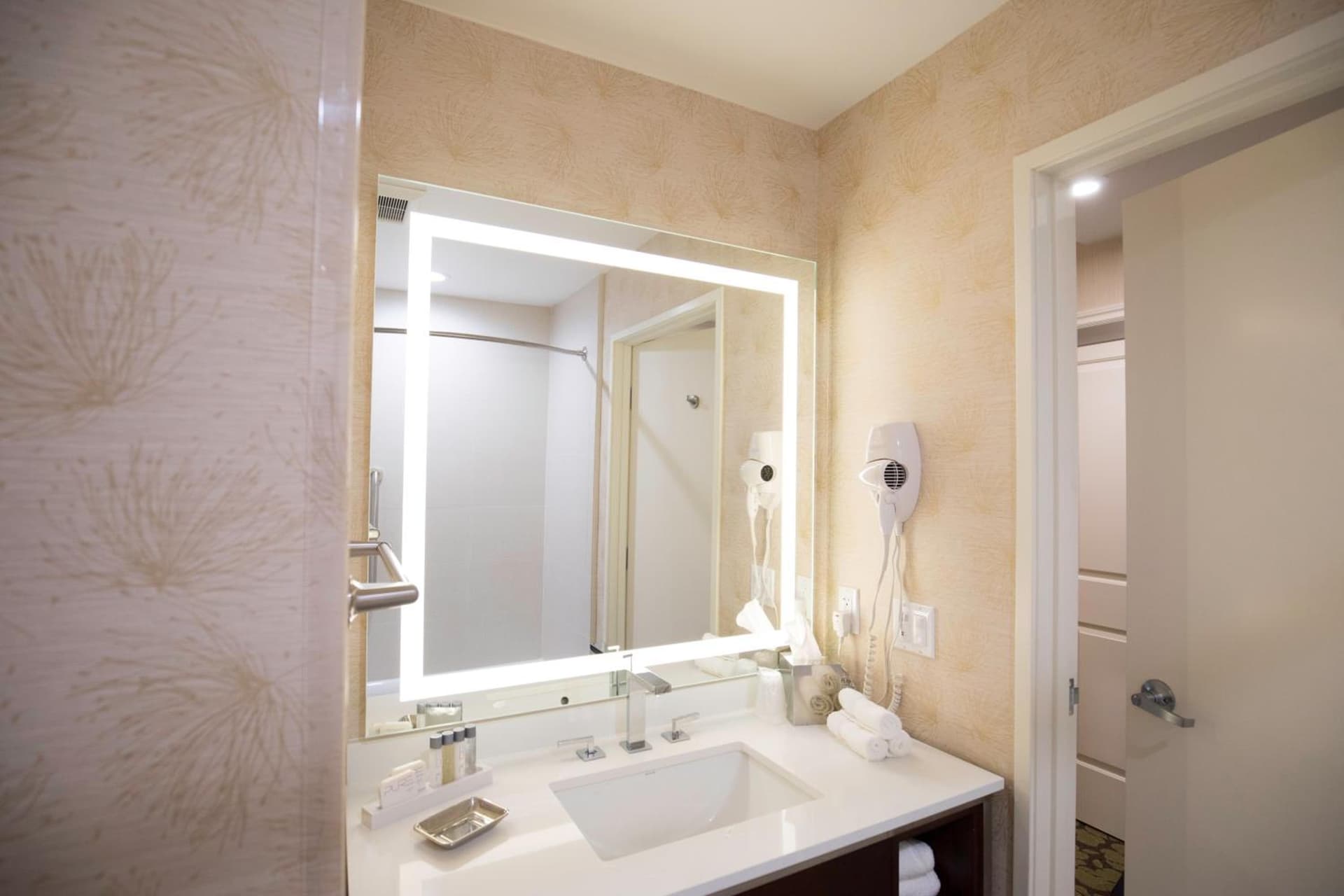 Holiday Inn El Monte - Los Angeles by IHG gallery photo in El Monte, CA — image 49