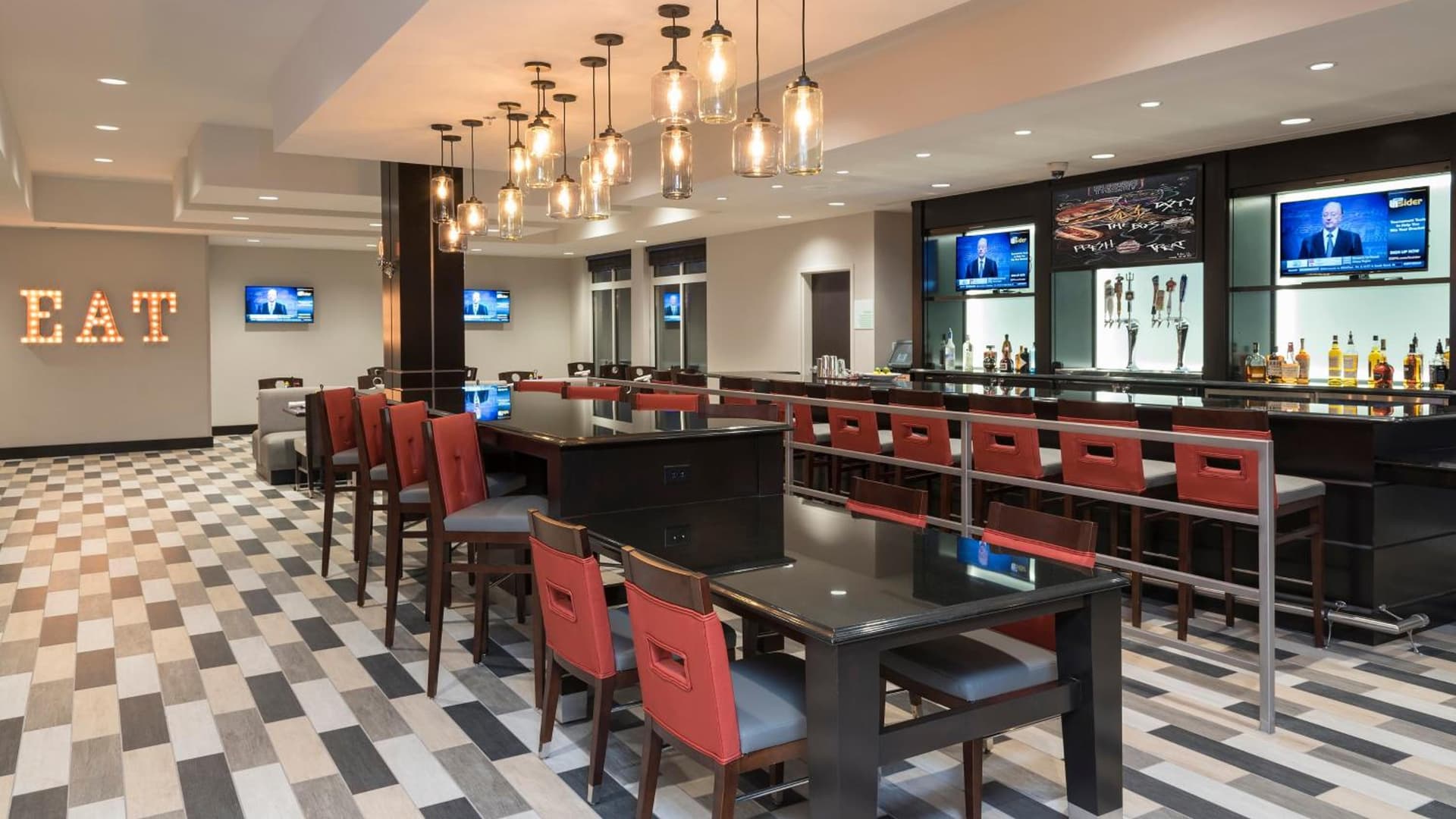 Holiday Inn Indianapolis Airport by IHG gallery photo in Indianapolis, IN — image 11