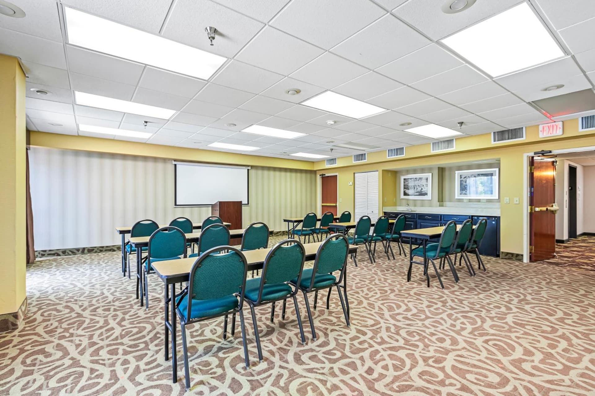 Holiday Inn - St. Petersburg West by IHG property views in St Petersburg, FL — gallery photo 3