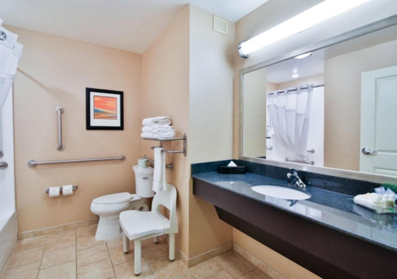 Holiday Inn Bismarck by IHG gallery photo in Bismarck, ND — image 42
