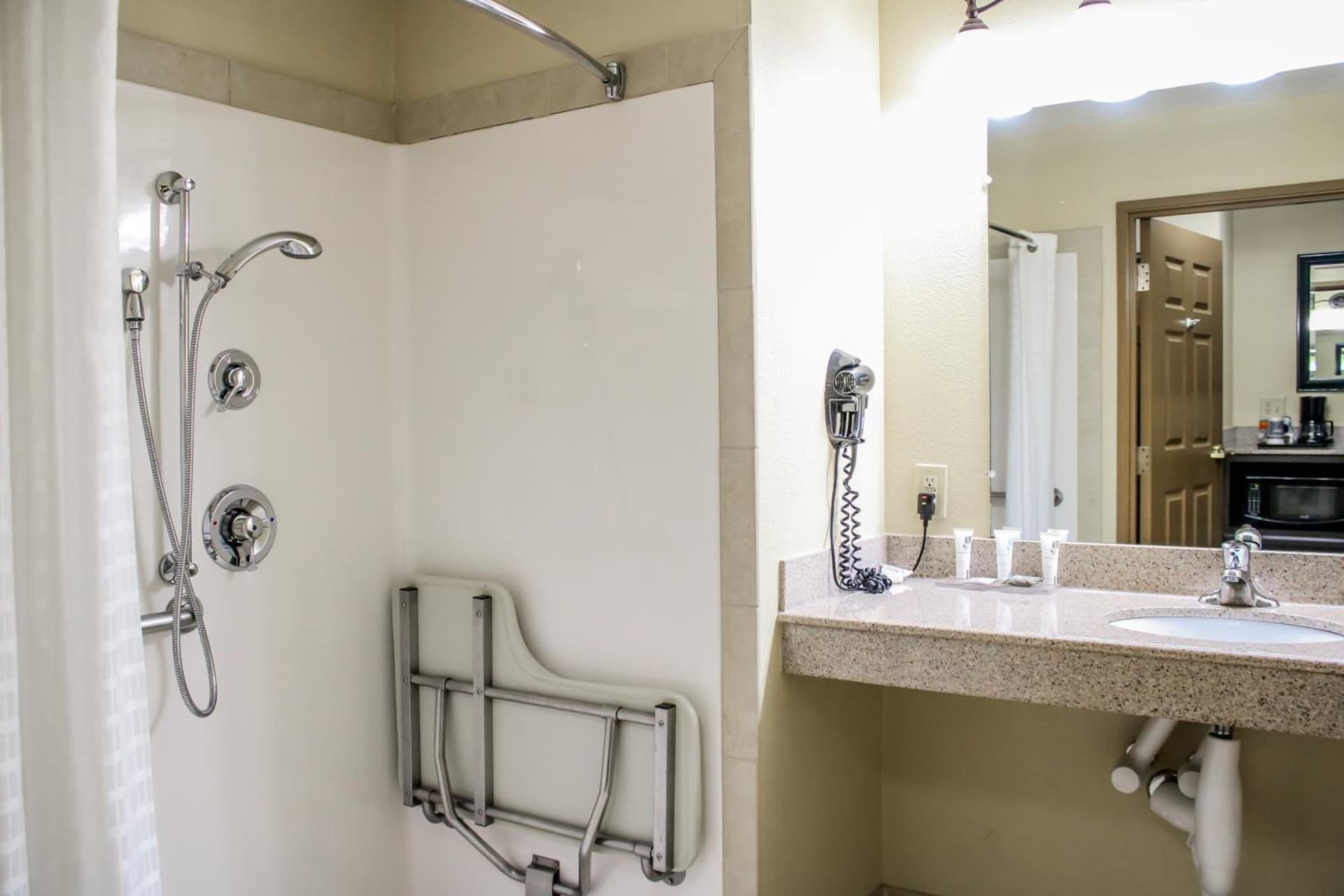 Country Inn & Suites by Radisson, Richmond West at I-64, VA gallery photo in Richmond, VA — image 9
