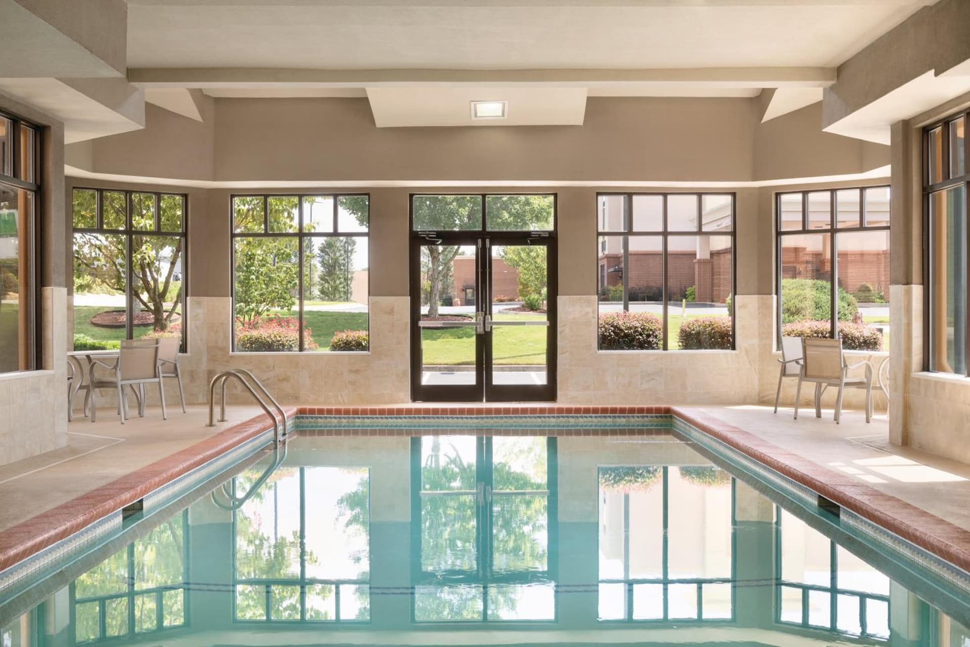 Holiday Inn Express Hotel & Suites Lavonia by IHG interior in Lavonia, GA — gallery photo 2