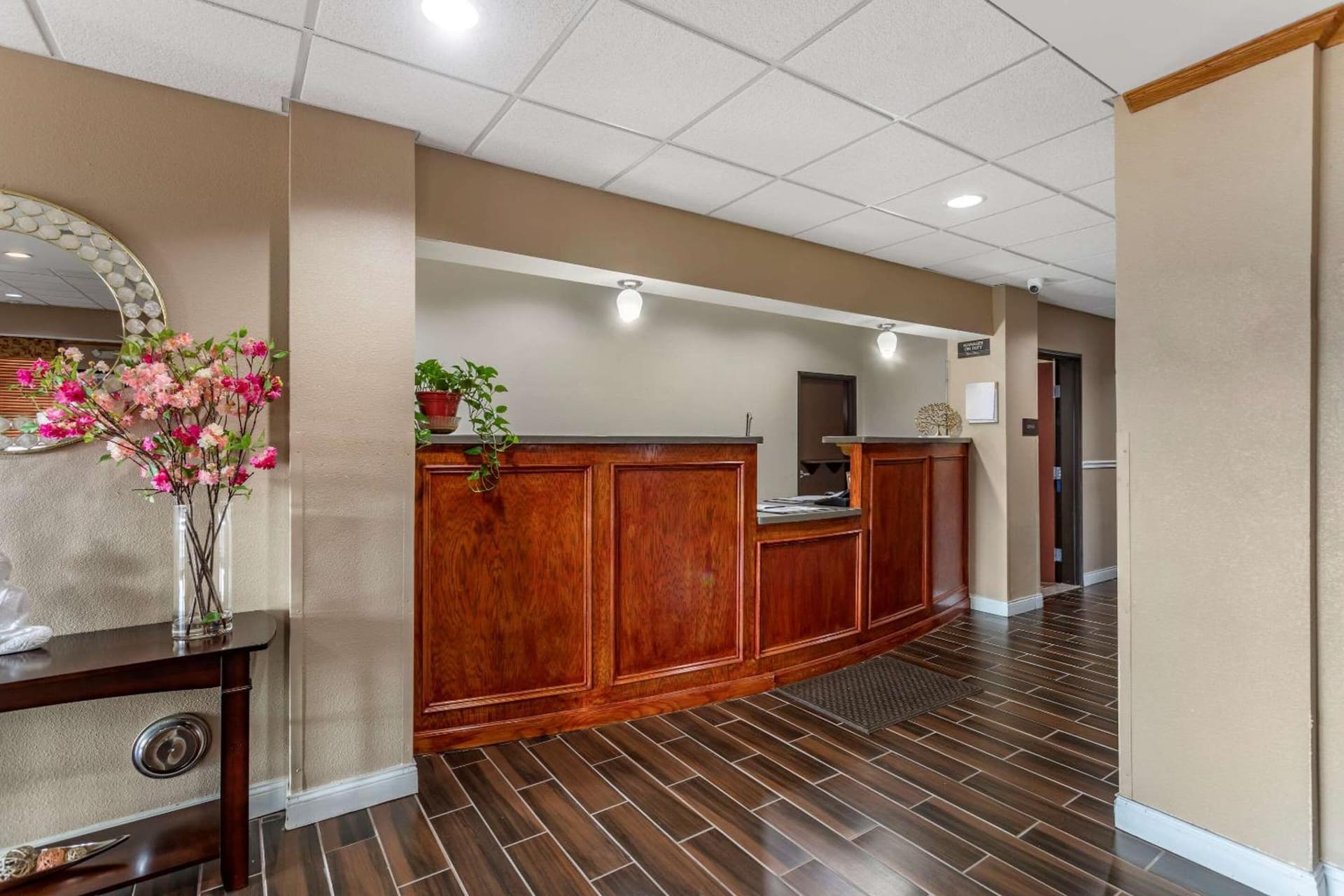 Comfort Inn & Suites Carbondale University Area interior in Carbondale, IL — gallery photo 2