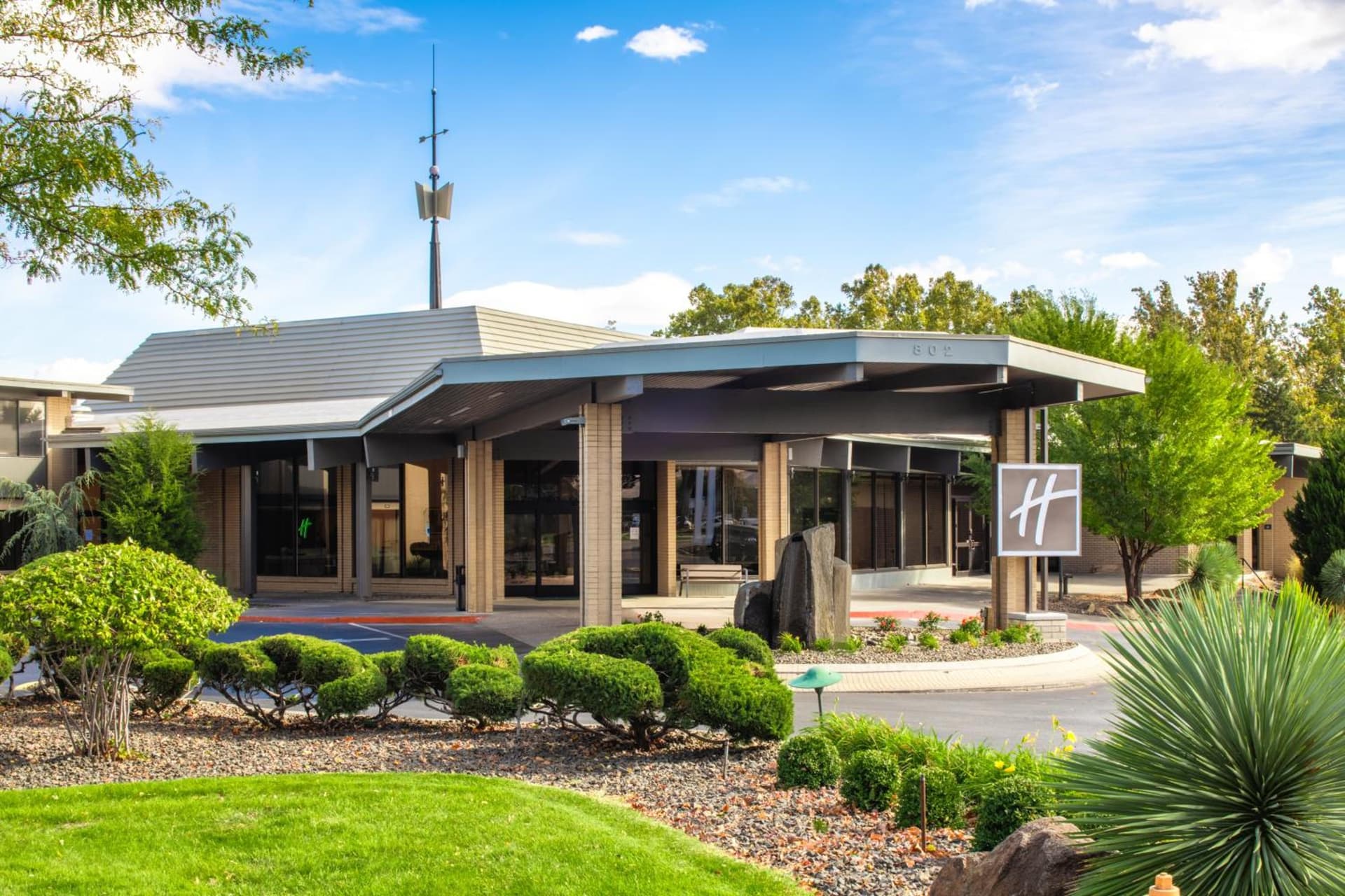 Holiday Inn Richland on the River by IHG featured exterior or lobby in Richland, WA — similar hotel