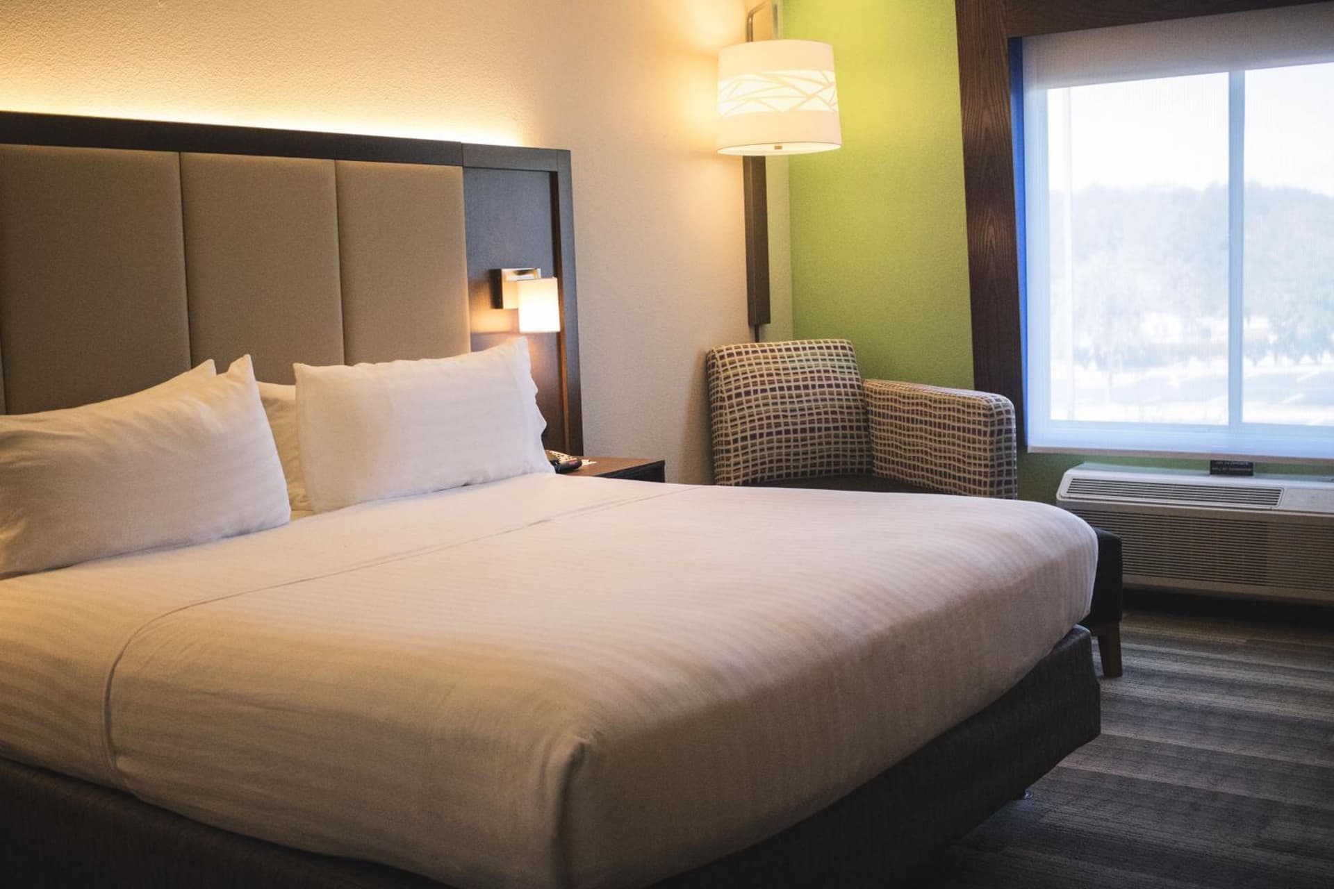 Holiday Inn Express & Suites Columbia-I-26 @ Harbison Blvd by IHG interior in Columbia, SC — gallery photo 2