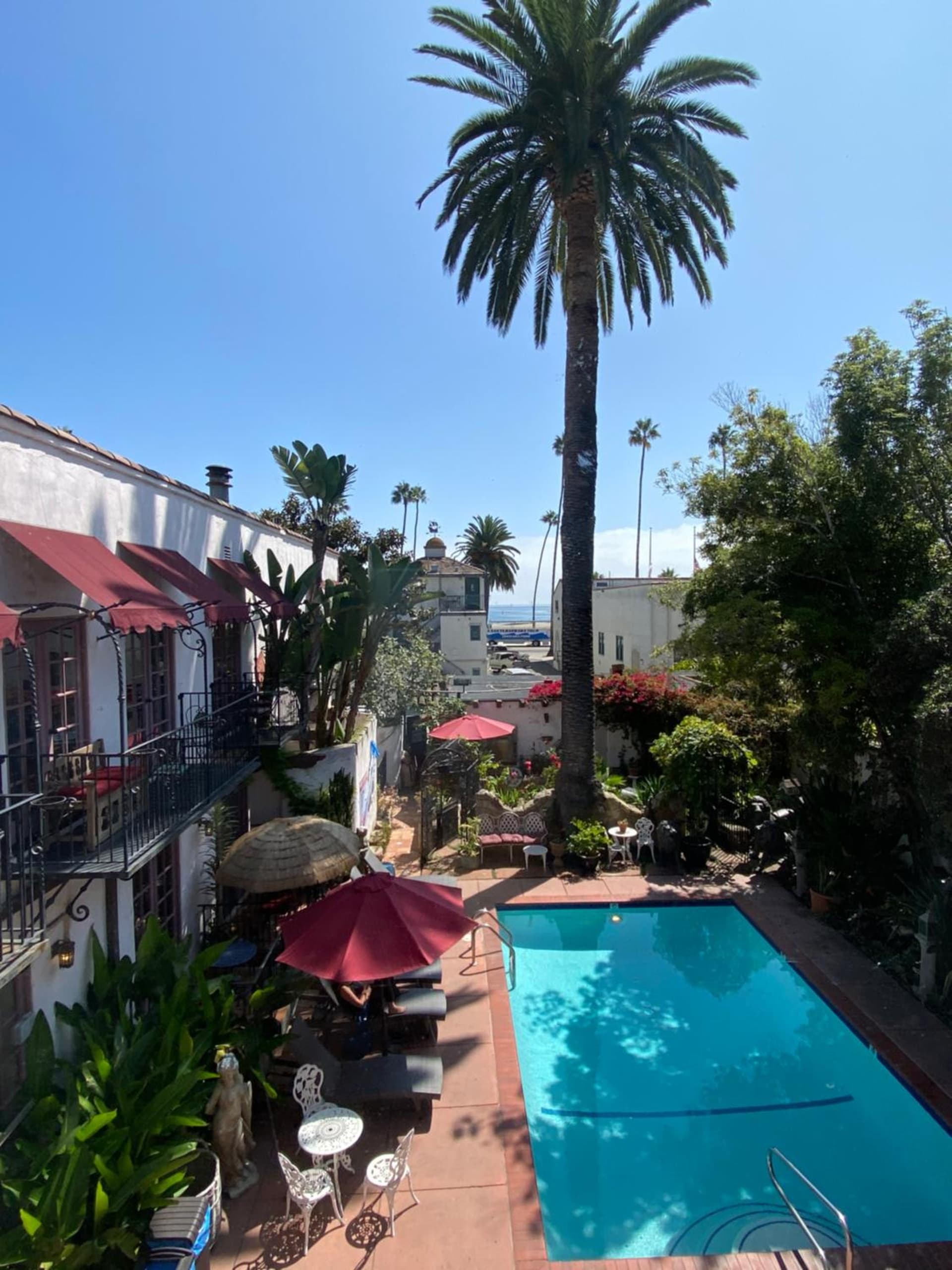Villa Rosa Inn interior in Santa Barbara, CA — gallery photo 2