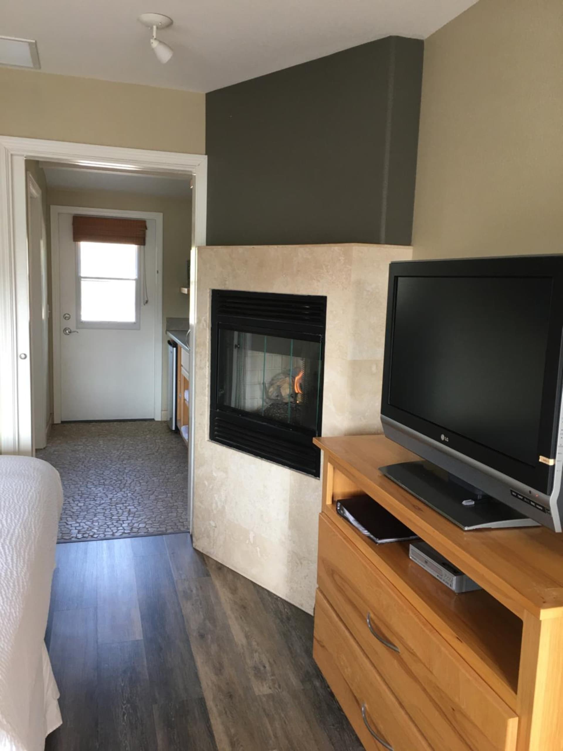Cambria Shores Inn gallery photo in Cambria, CA — image 89