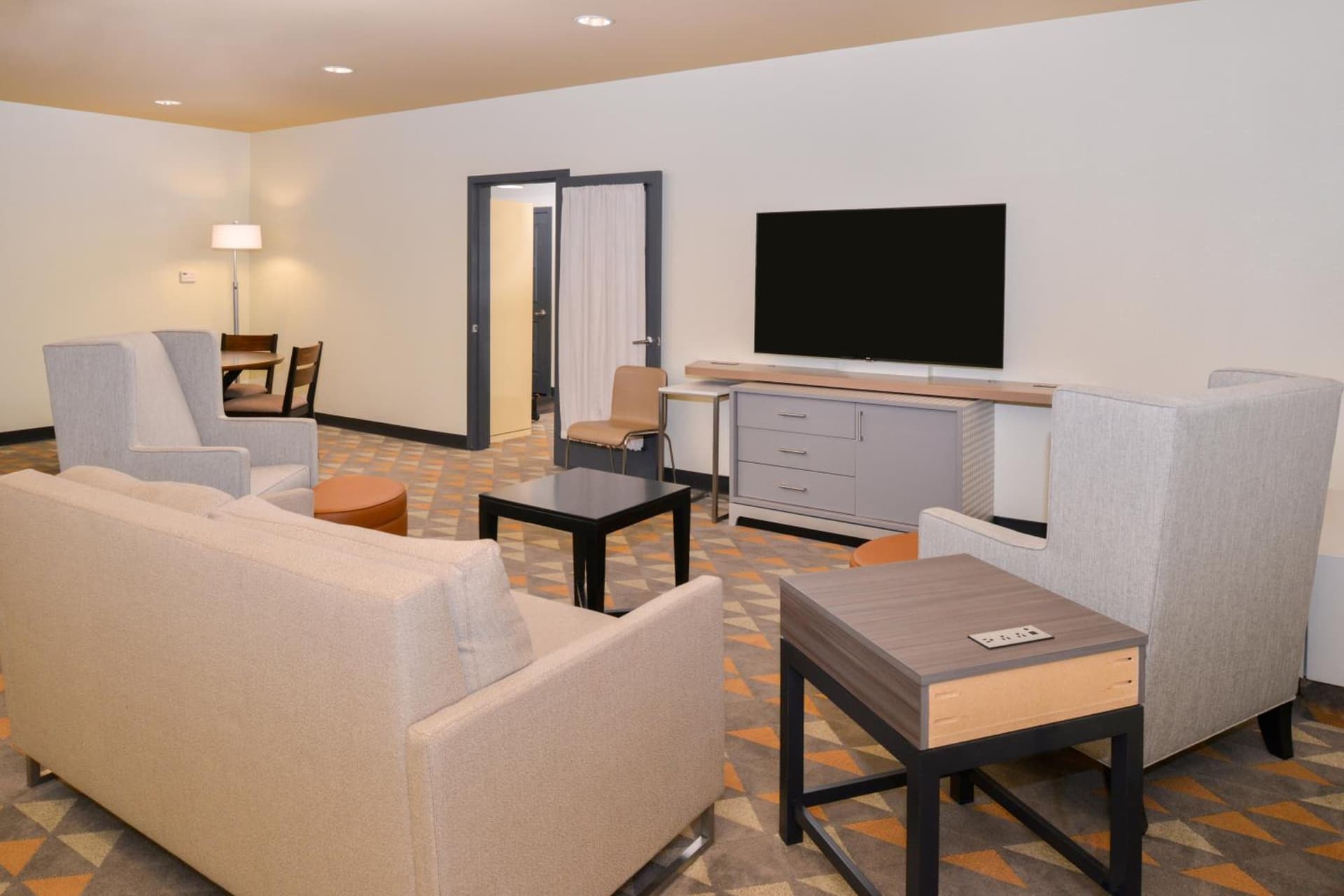 Holiday Inn Kansas City Airport by IHG gallery photo in Kansas City, KS — image 11
