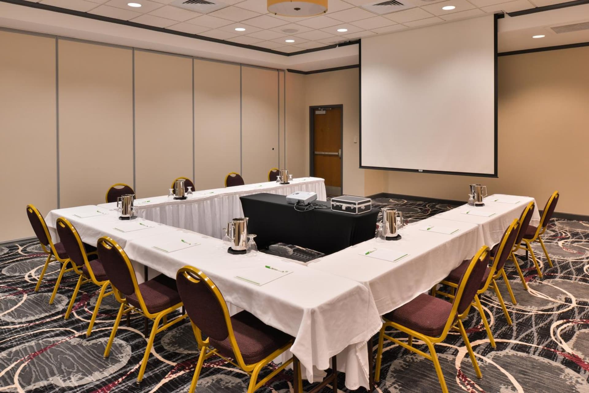 Holiday Inn Kansas City Airport by IHG gallery photo in Kansas City, KS — image 12